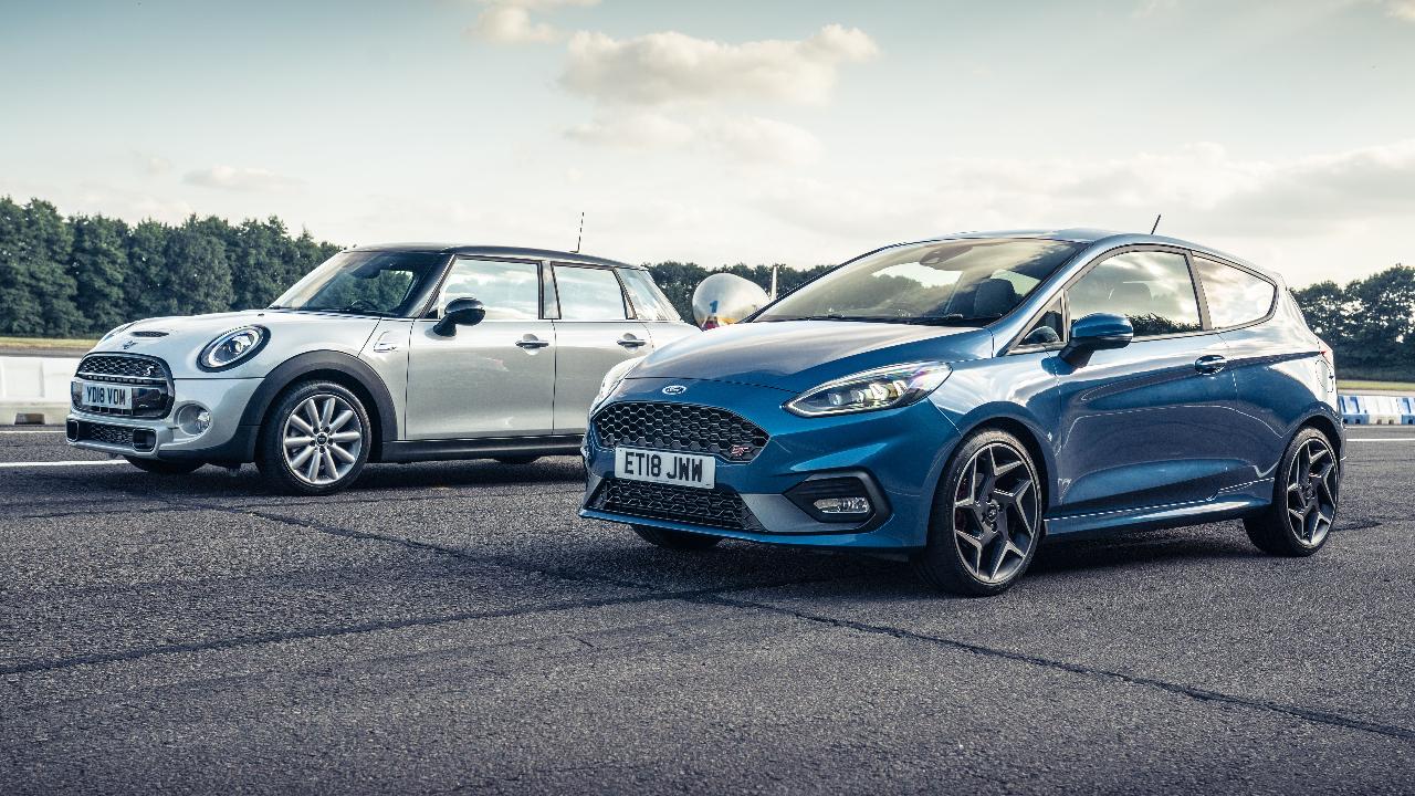 Top Gear Drag Races Ford Fiesta St Vs Mini Cooper S Top Gear