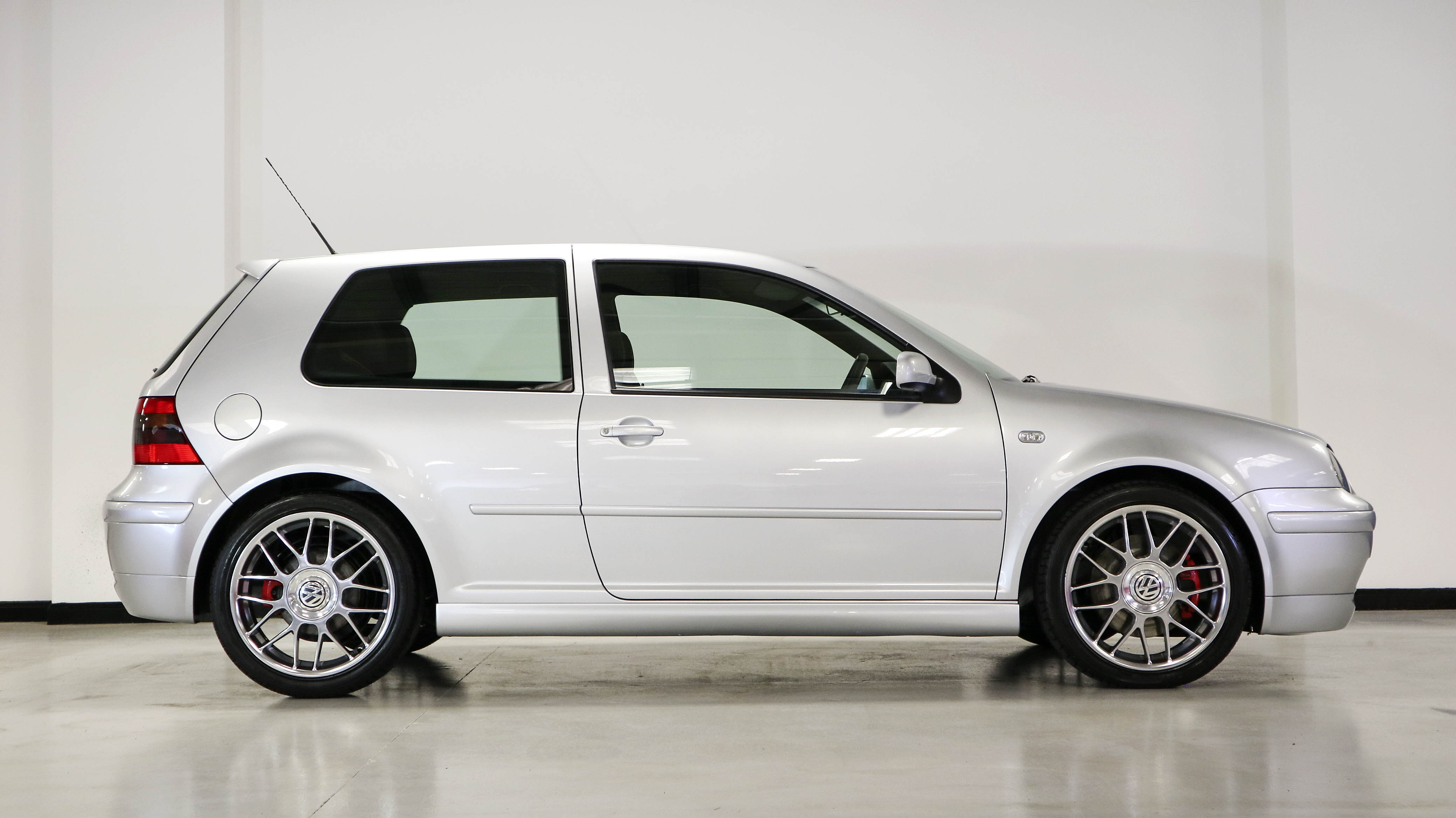 VW Golf Mk4 - Hard to believe it's 25 (Full Review) 