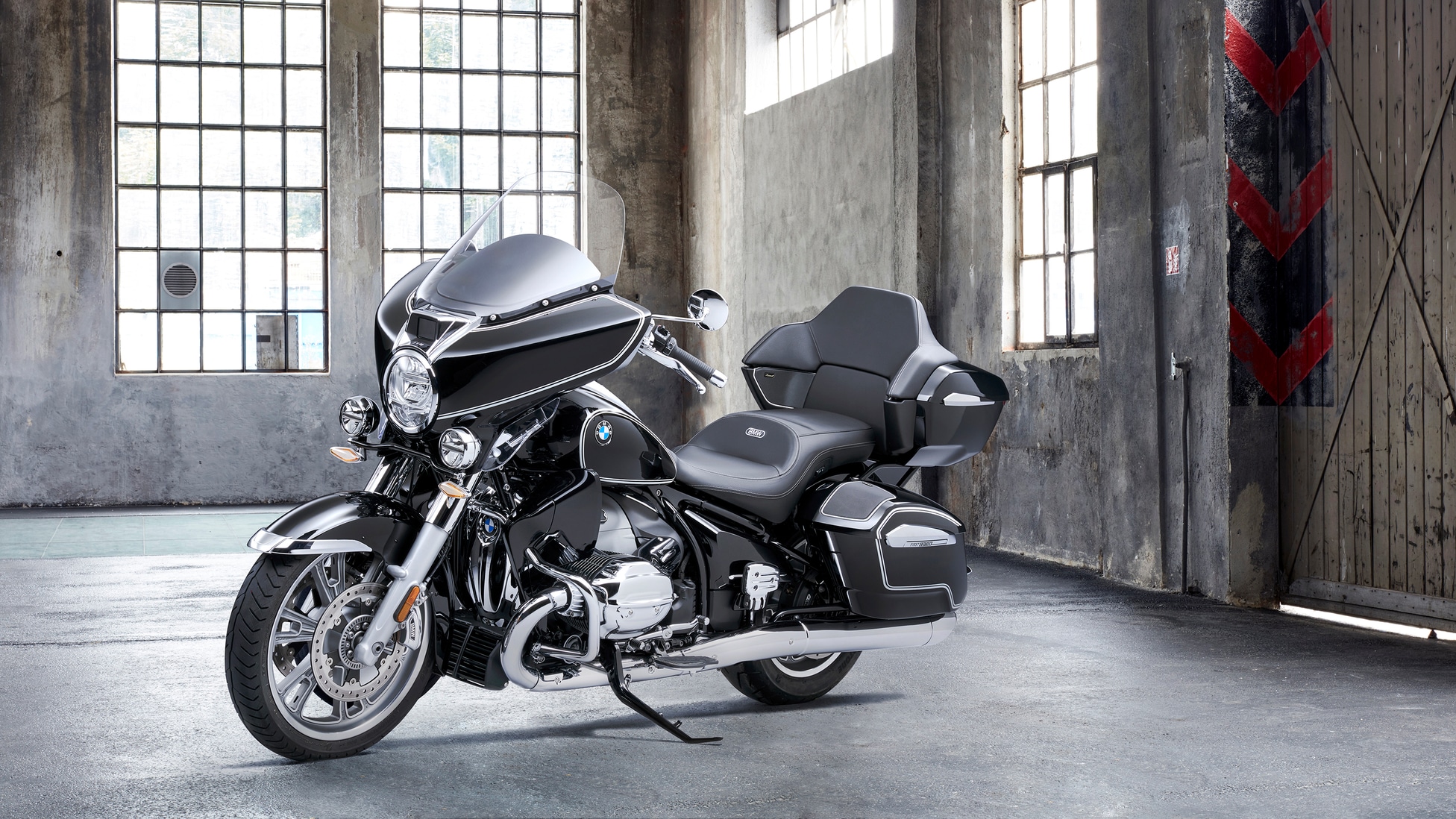 The BMW R18 B is ready for a west coast cruise | Top Gear