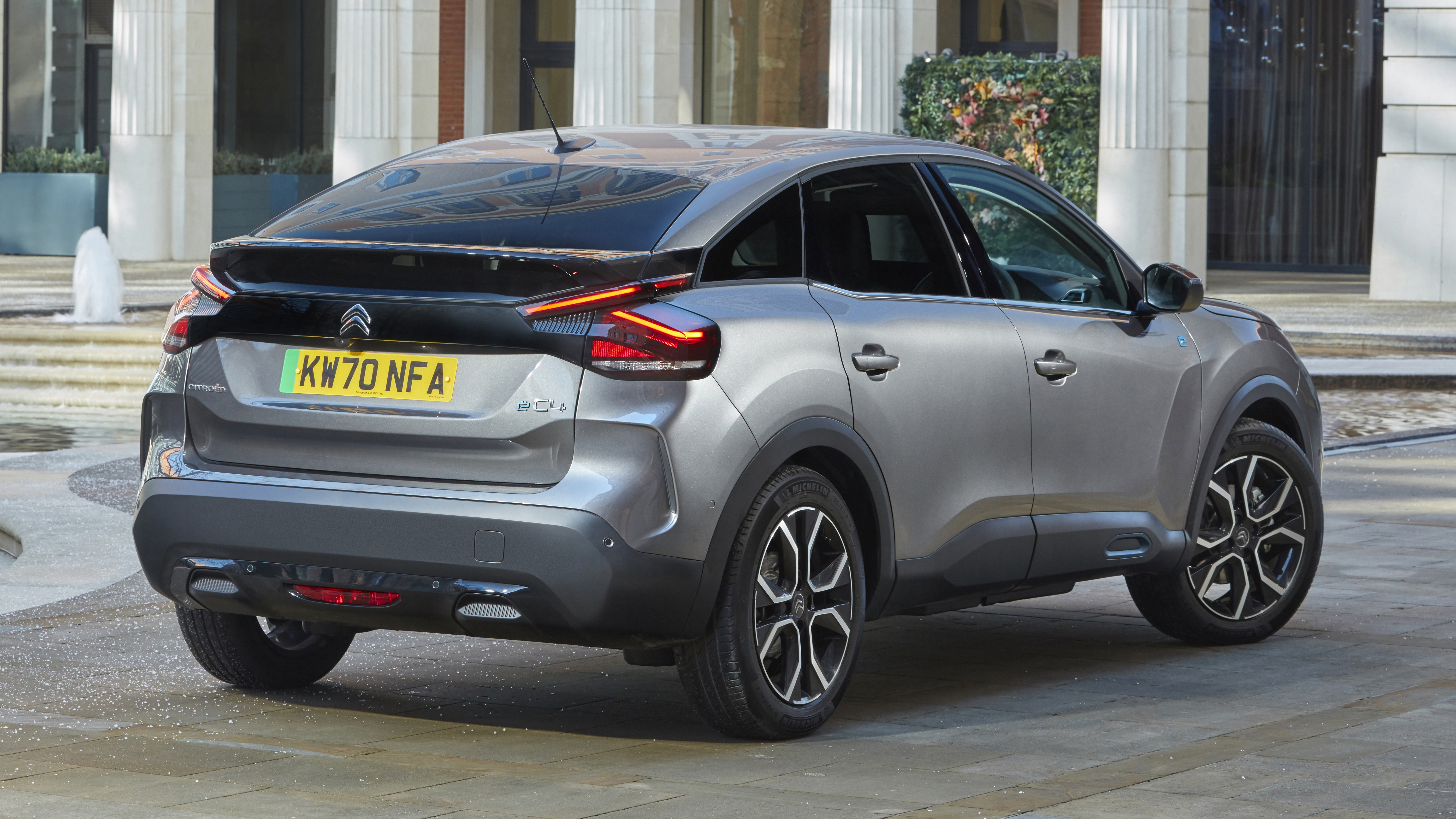 Citroën C4 petrol and ë-C4 electric 2021 review