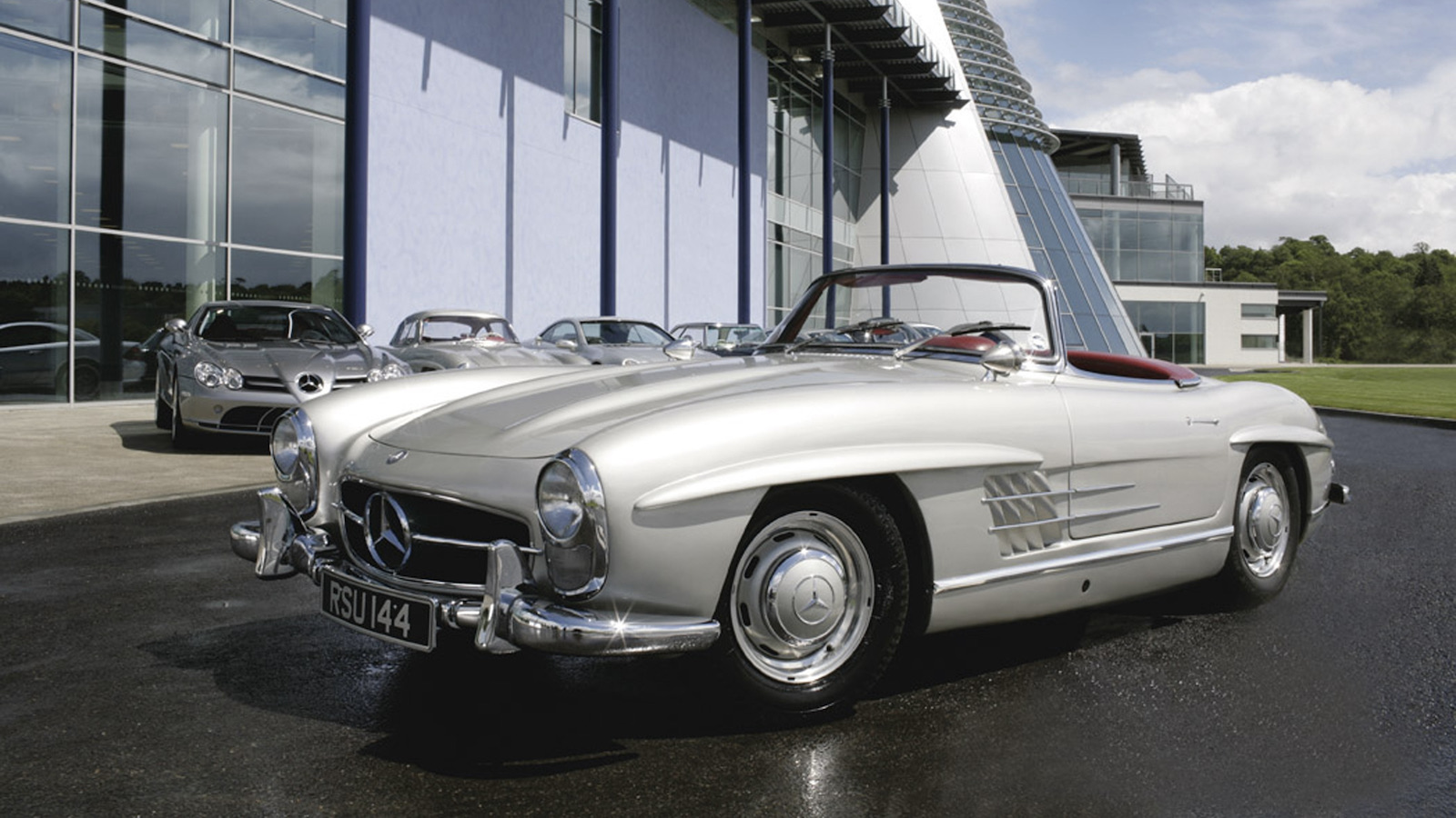 洋書 Mercedes-Benz 300SL: History Eight things you might not know about the original Mercedes SL