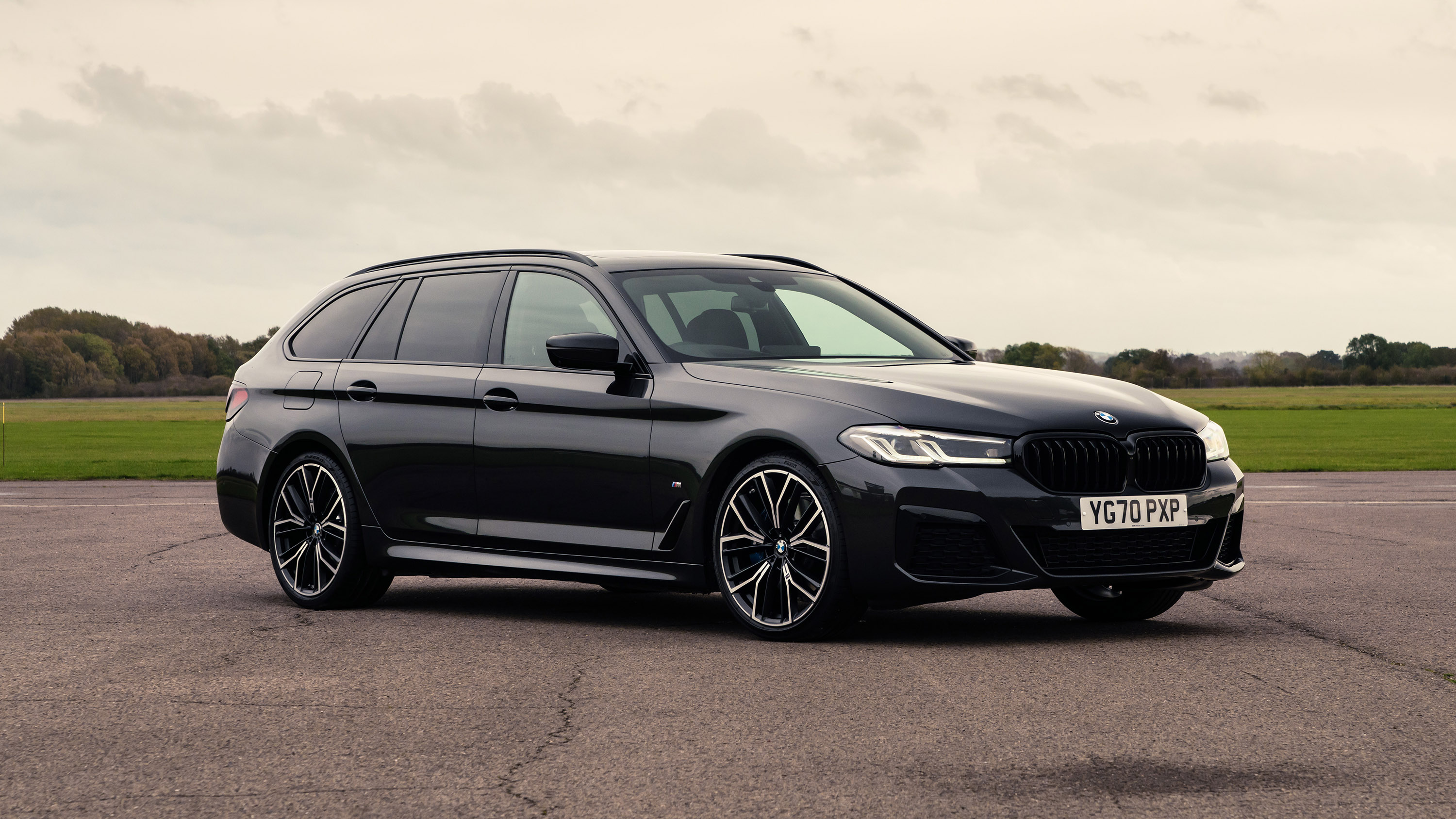 Om toevlucht te zoeken Komkommer Touhou BMW 5 Series Touring Review 2022 | Top Gear