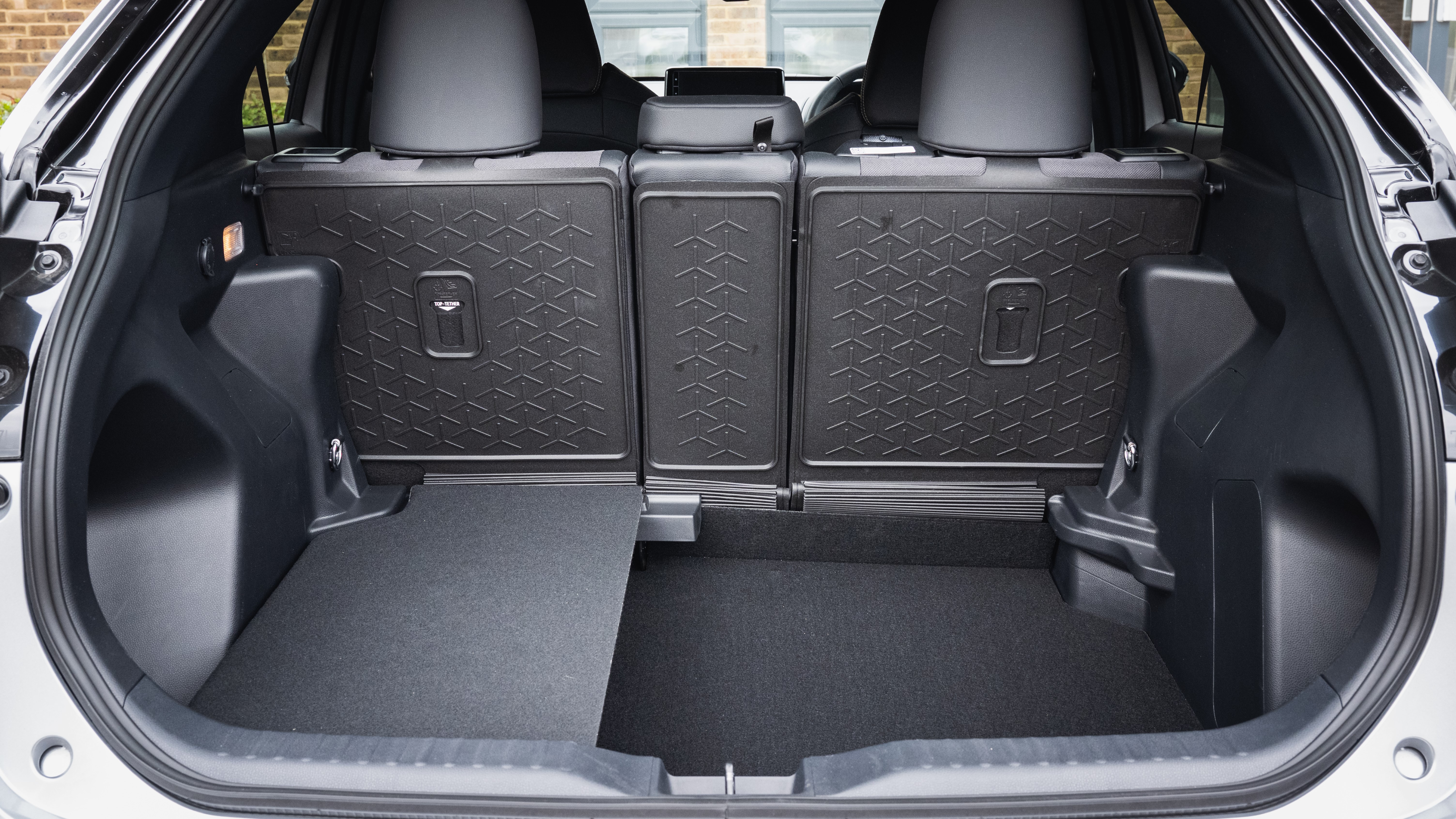 Toyota Yaris Cross boot floor