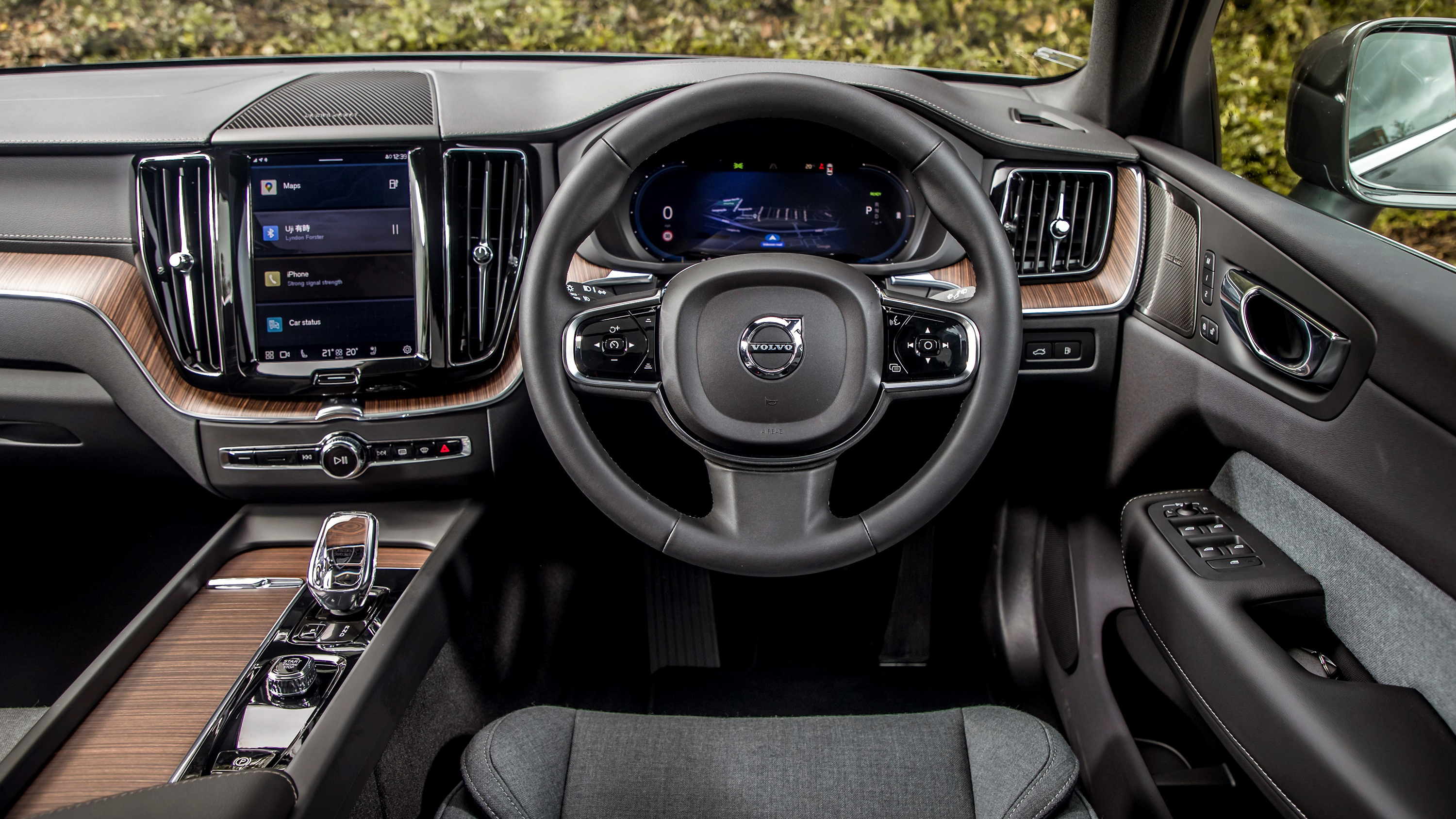 Volvo XC60 Recharge dashboard wood