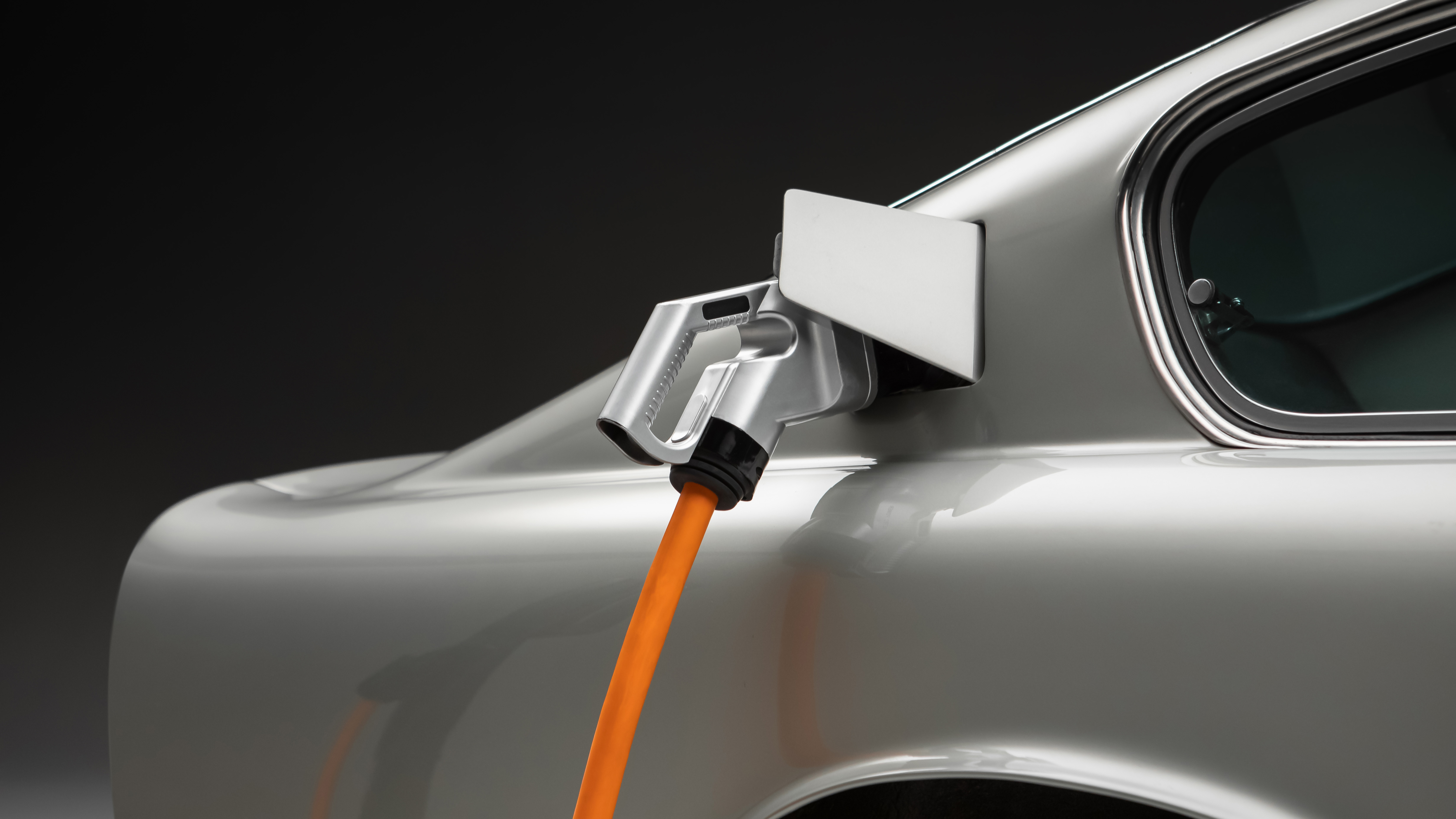 Lunaz electric Aston Martin DB6 Top Gear 2021
