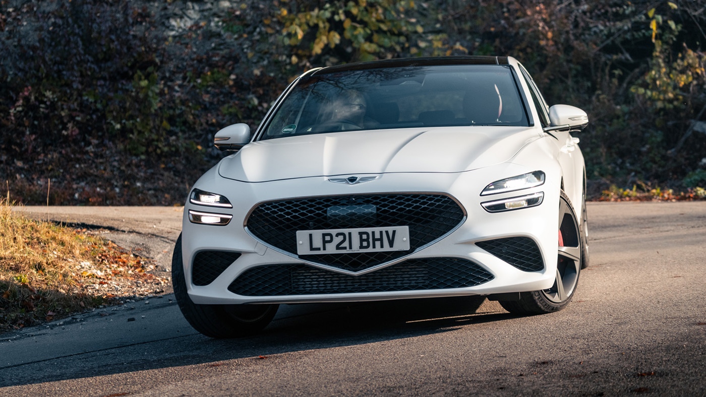 Genesis G70 Shooting Brake front end cornering