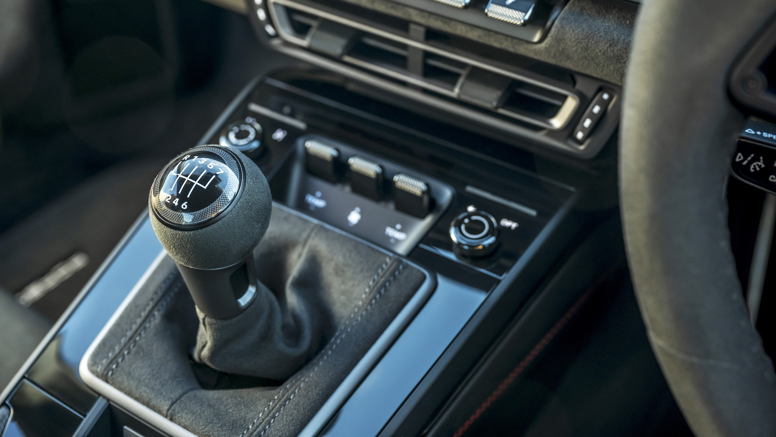 Porsche 911 Carrera GTS manual gearstick