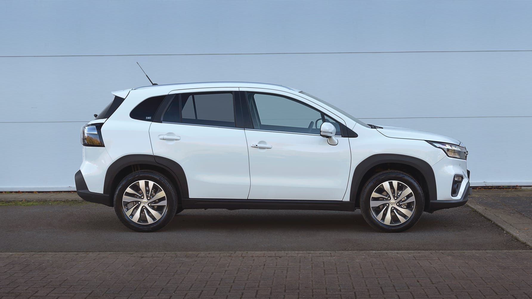 Suzuki S-Cross Interior Layout & Technology | Top Gear