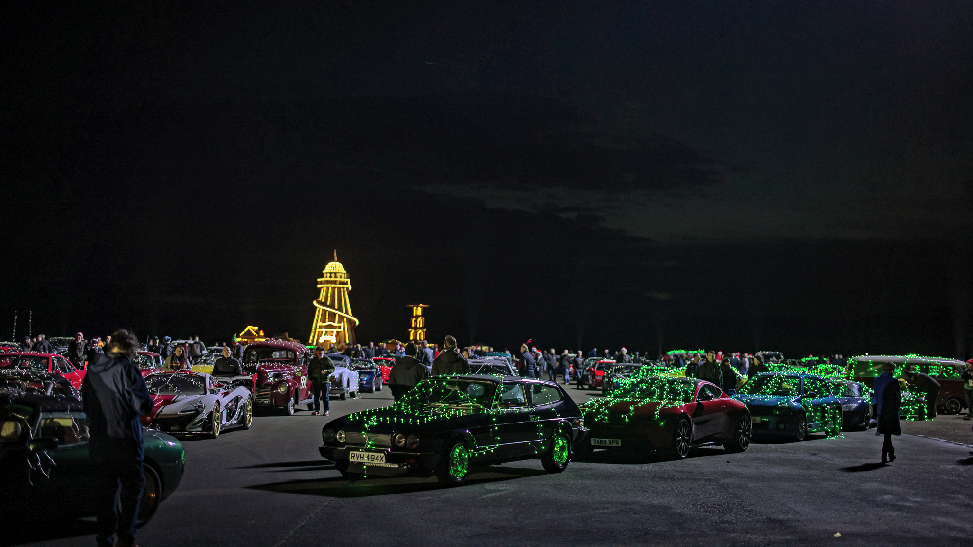 Behind the scenes Top Gear TV builds a giant Christmas tree | Top Gear