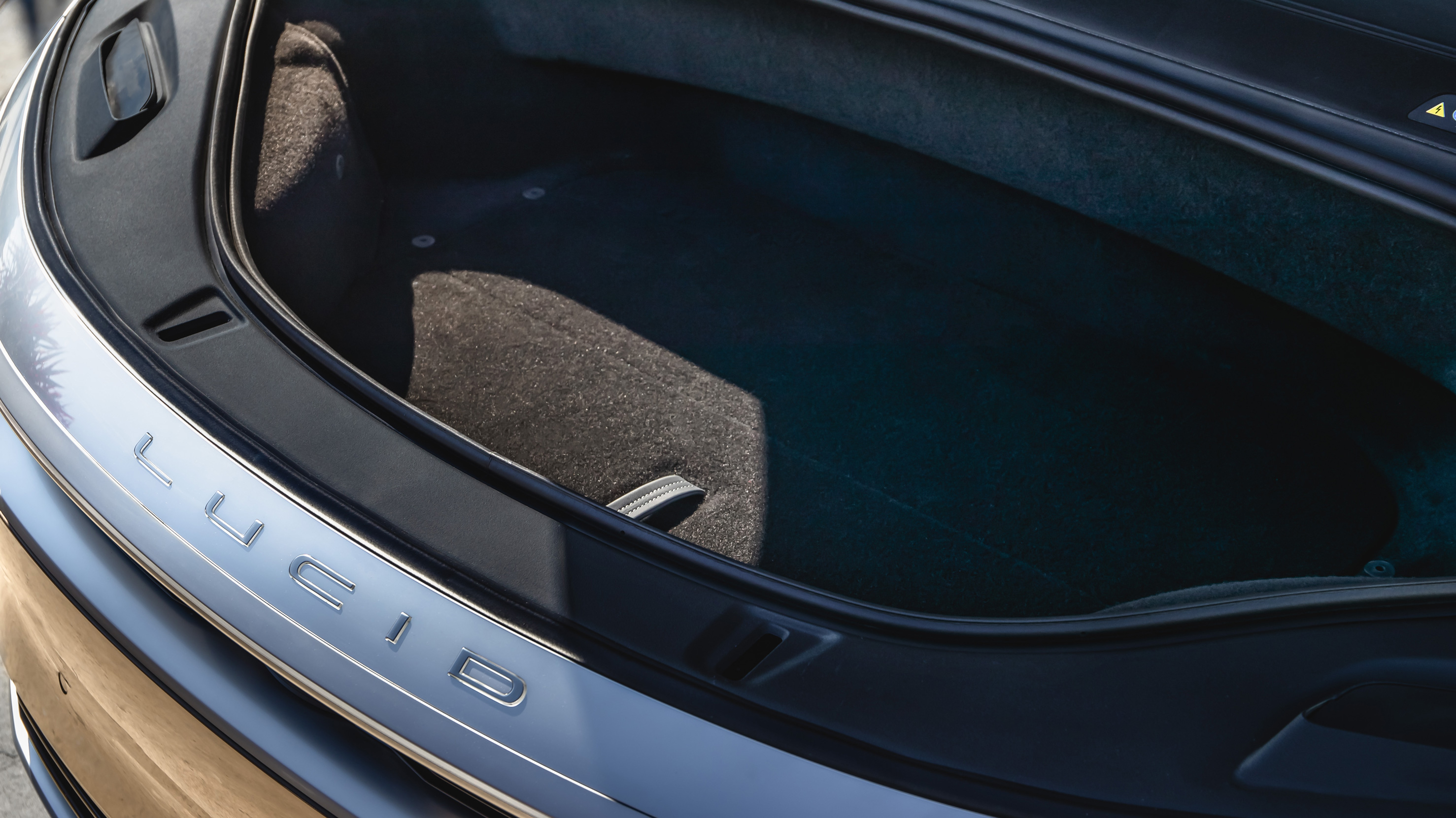Lucid air discount trunk space