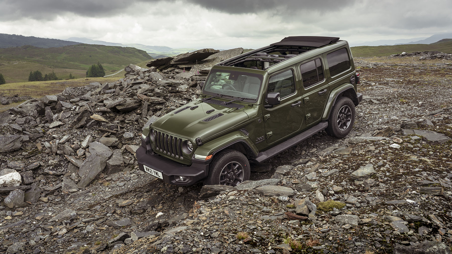 Jeep Wrangler Interior Layout & Technology | Top Gear