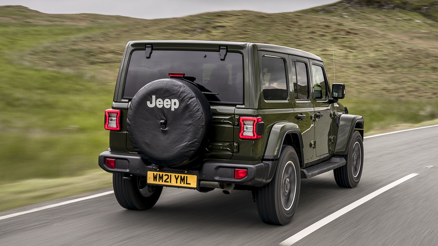 Jeep Wrangler Interior Layout & Technology | Top Gear