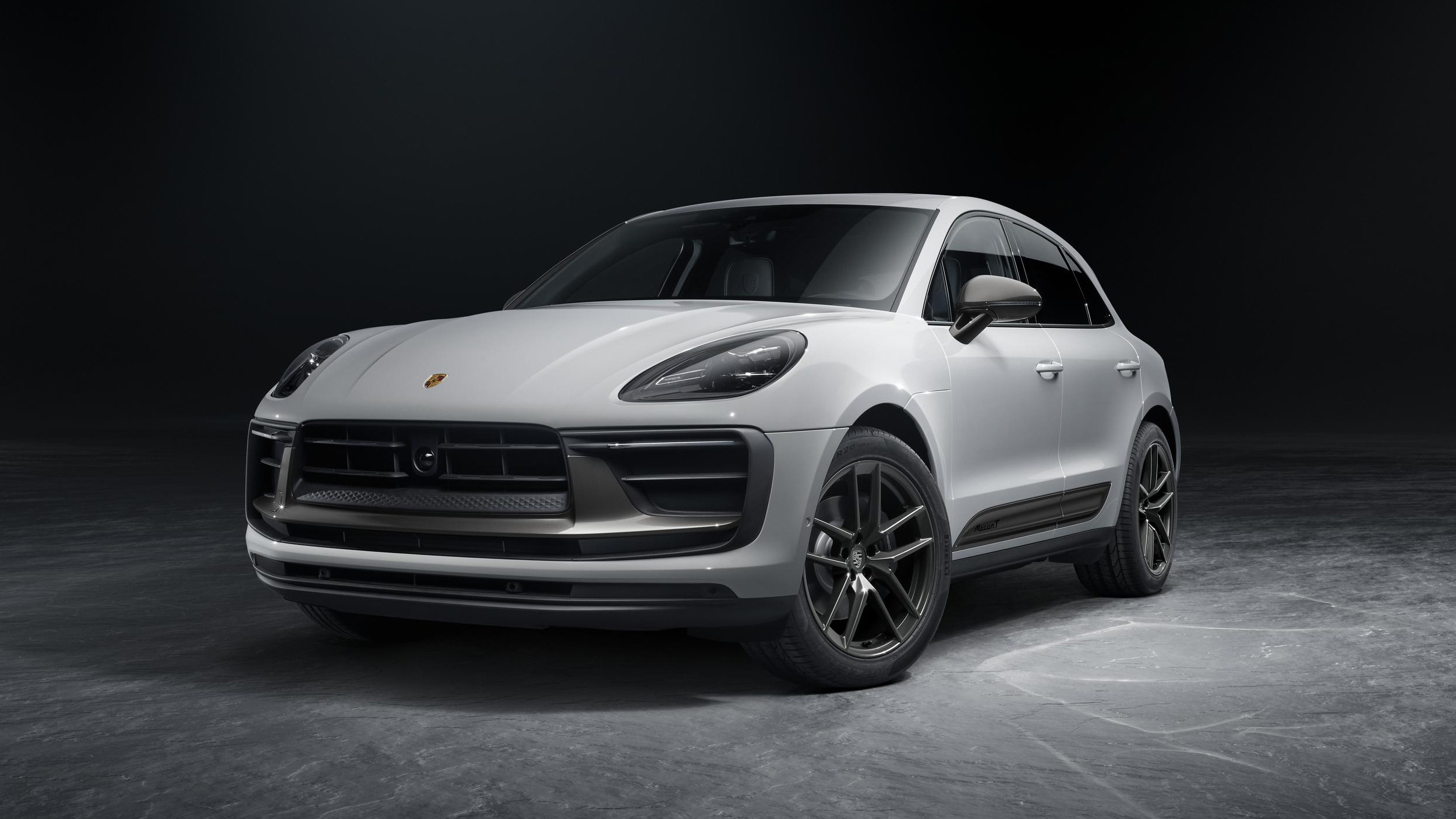 Is the sportier Porsche Macan T or pointless? Top Gear