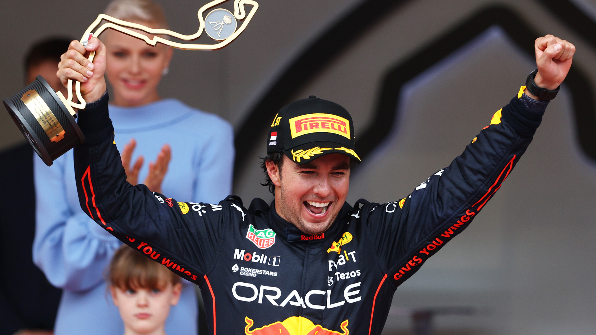 Sergio 'Checo' Pérez en el podio festejando la victoria del Gran Premio de Mónaco 2022