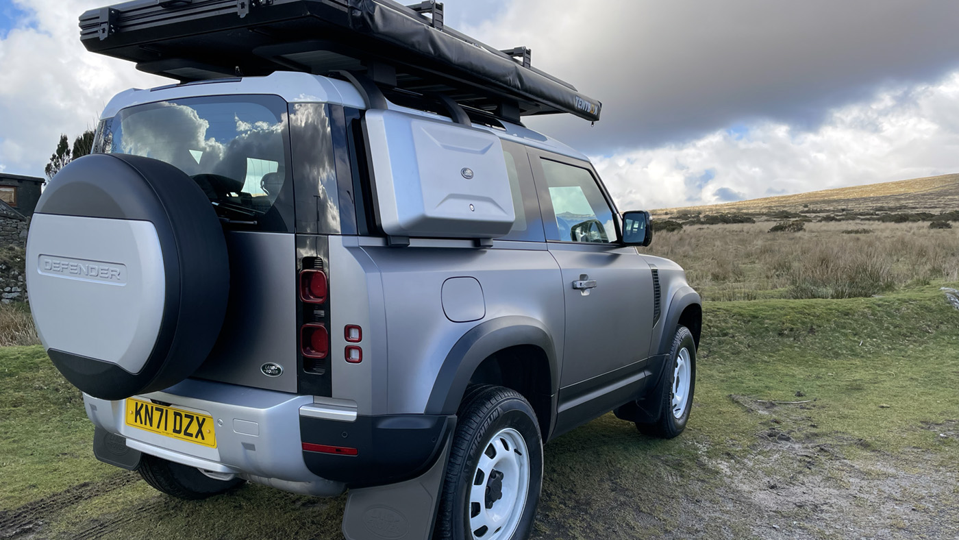 A Rooftop Tent Just Feels Right on a Land Rover Defender—So We Tried One Out