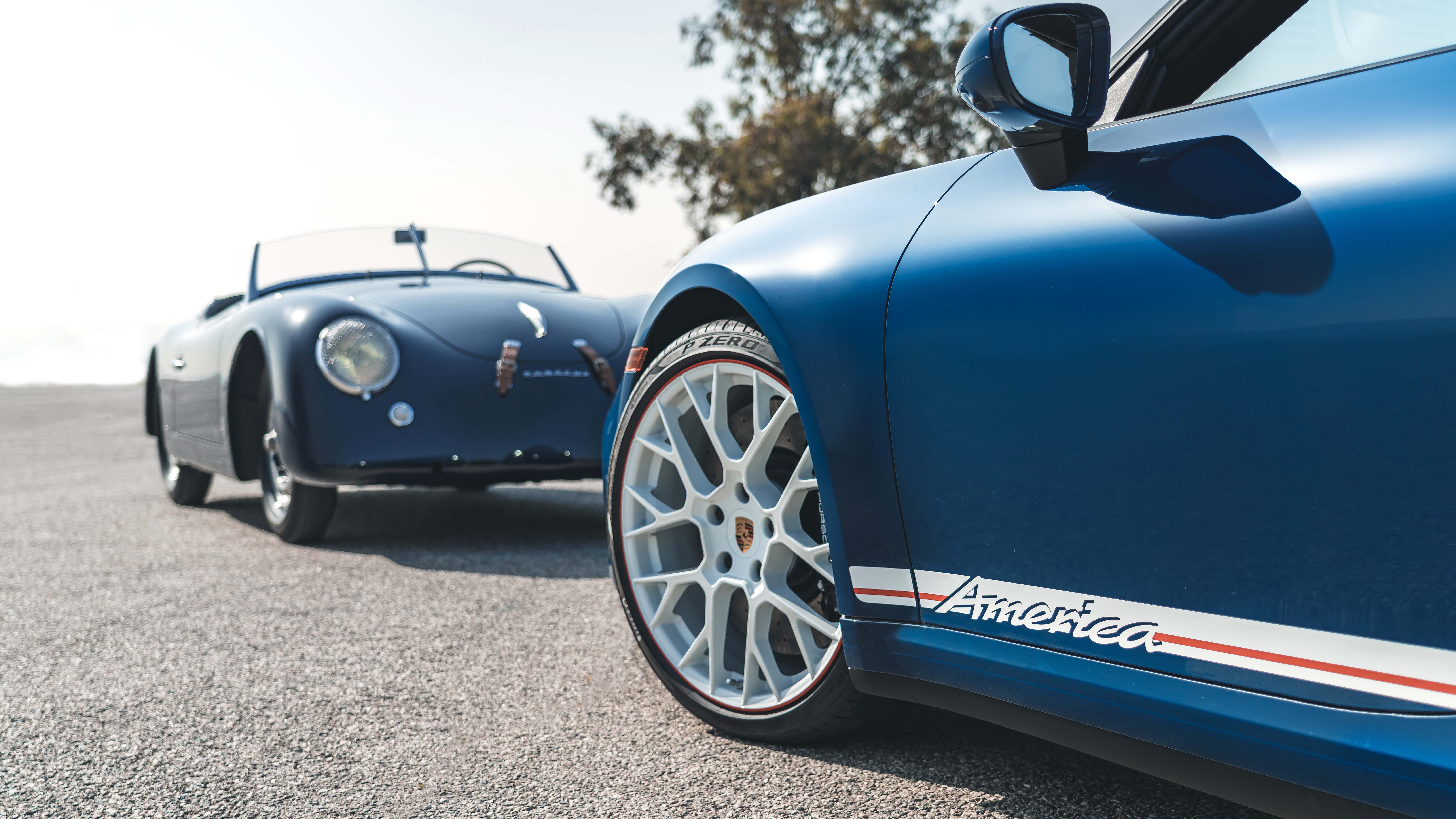 Modellino Spark 1:18 Porsche 911 (992) Carrera GTS Cabrio America Edition Blu - Foto 3