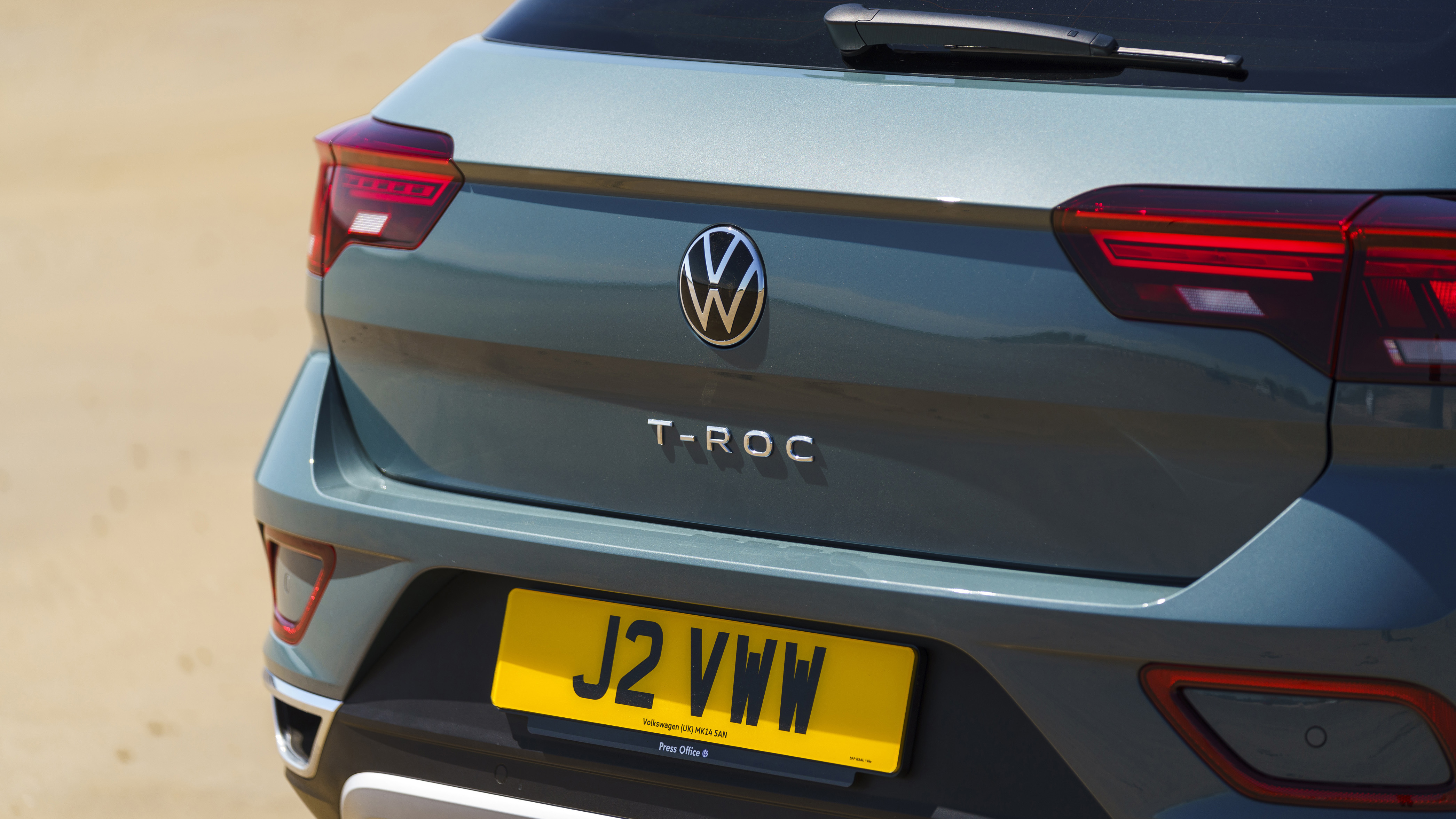 Volkswagen T-Cross vs. Volkswagen T-Roc: which is better? - cinch