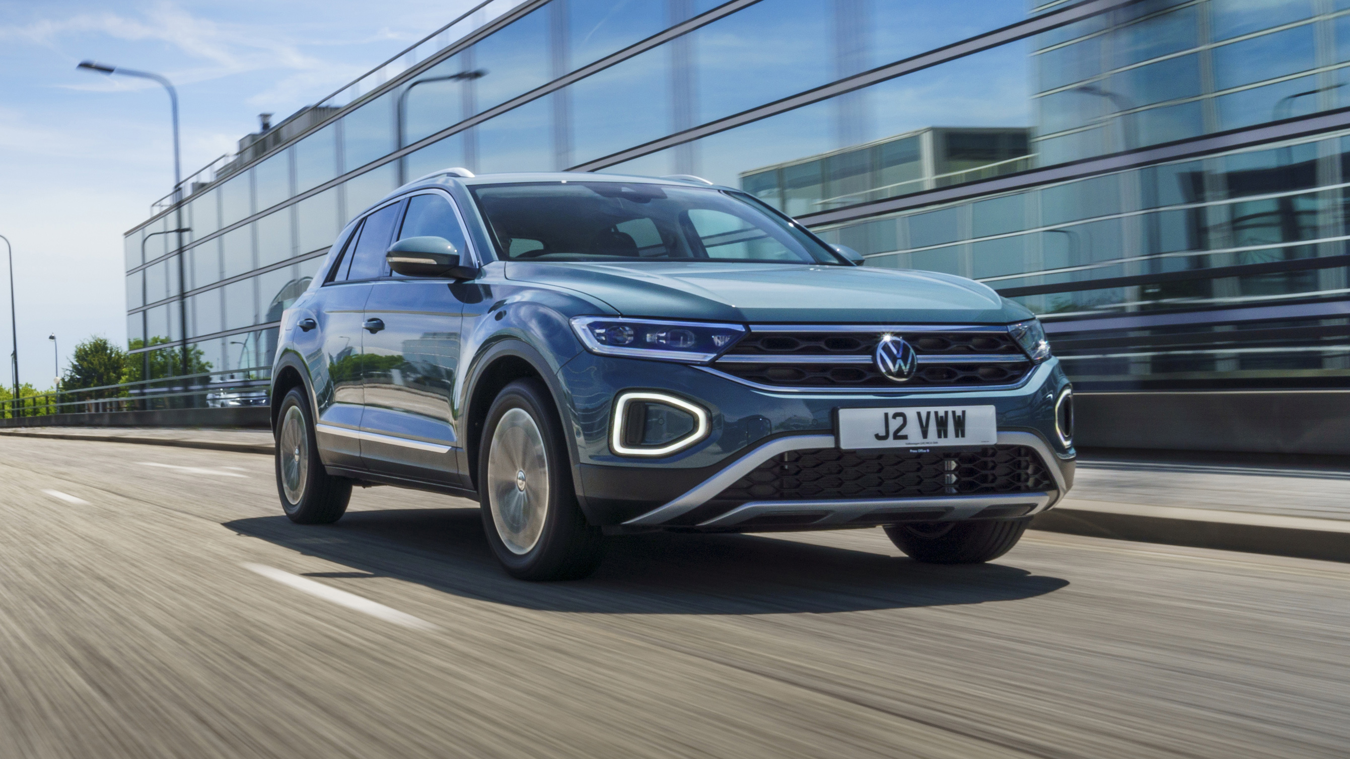 This SUV is tiny outside but big inside! (Volkswagen T-Cross 2022