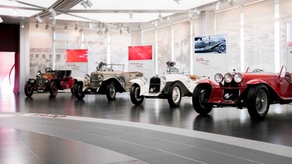 File:15 - ITALY - Parked automobiles out of Museo Storico Alfa