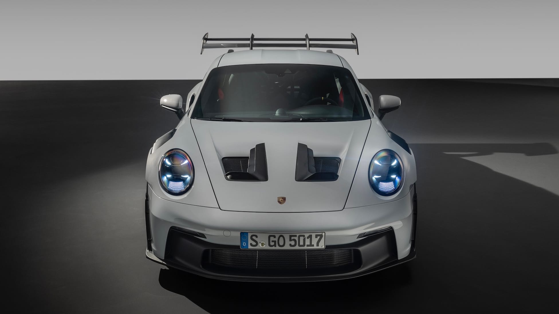 This is the new porsche 911 gt3 rs and it s pretty much a race car now