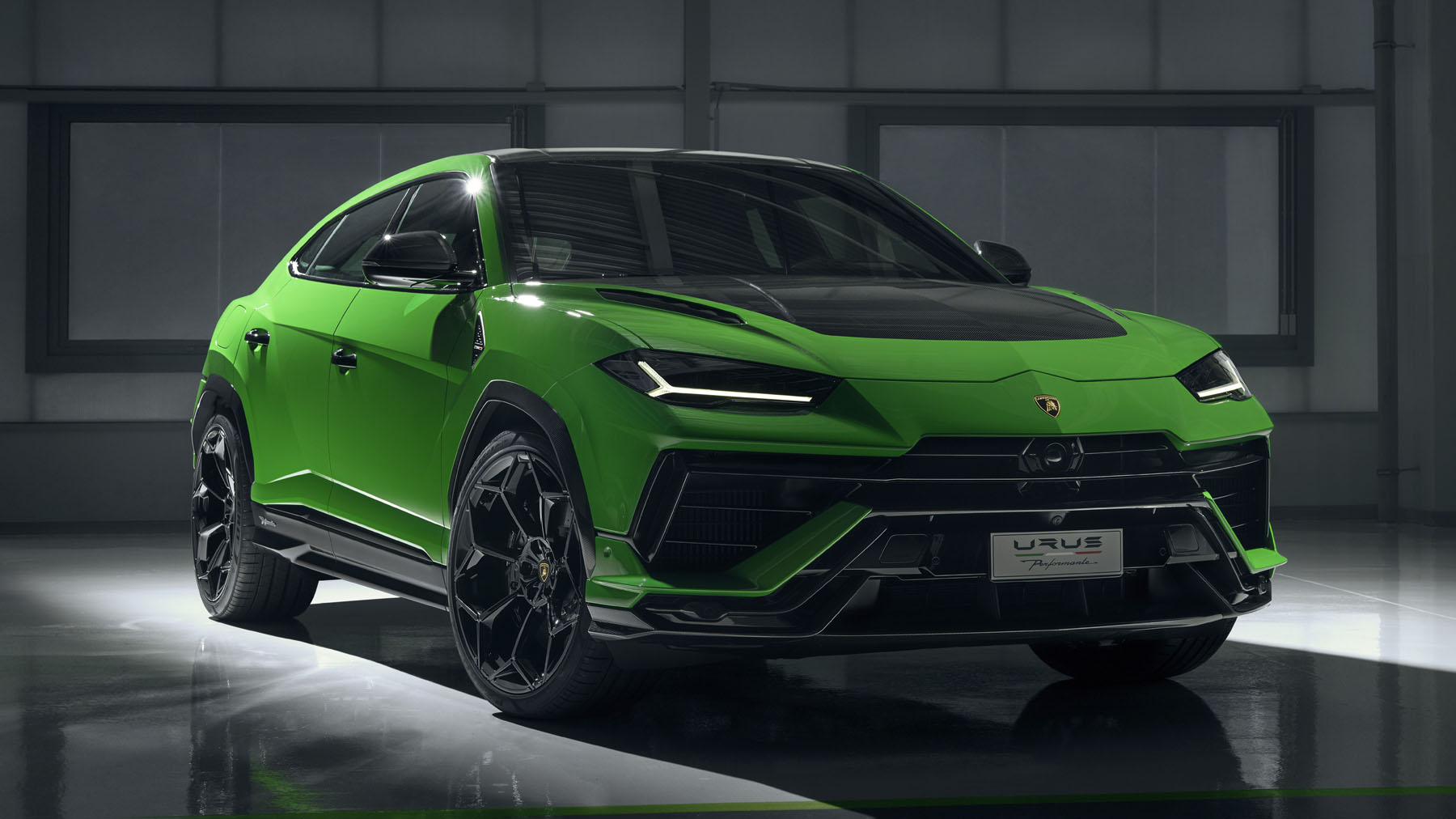 This is the new 657bhp Lamborghini Urus Performante