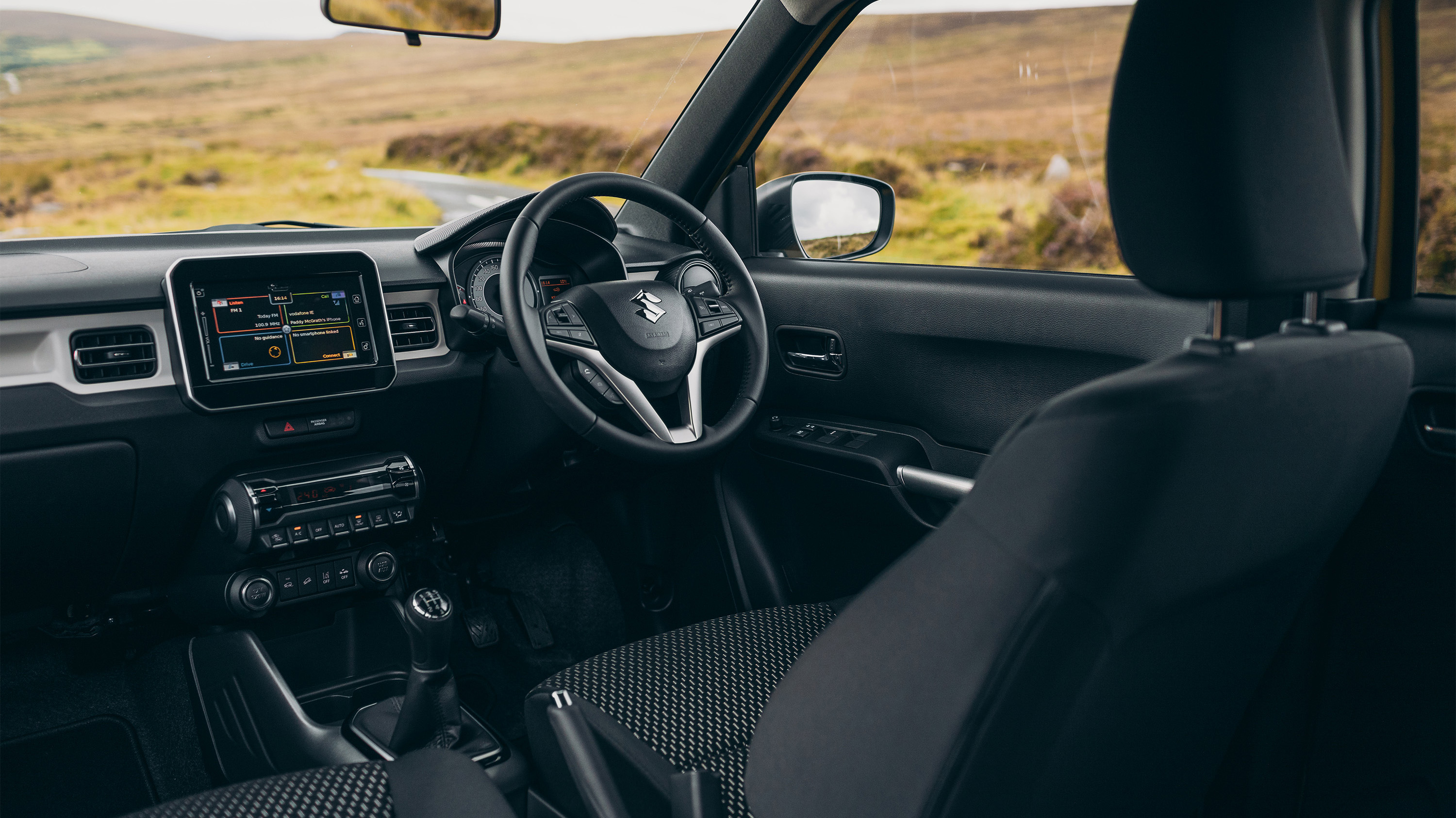 Suzuki Ignis Interior Layout & Technology