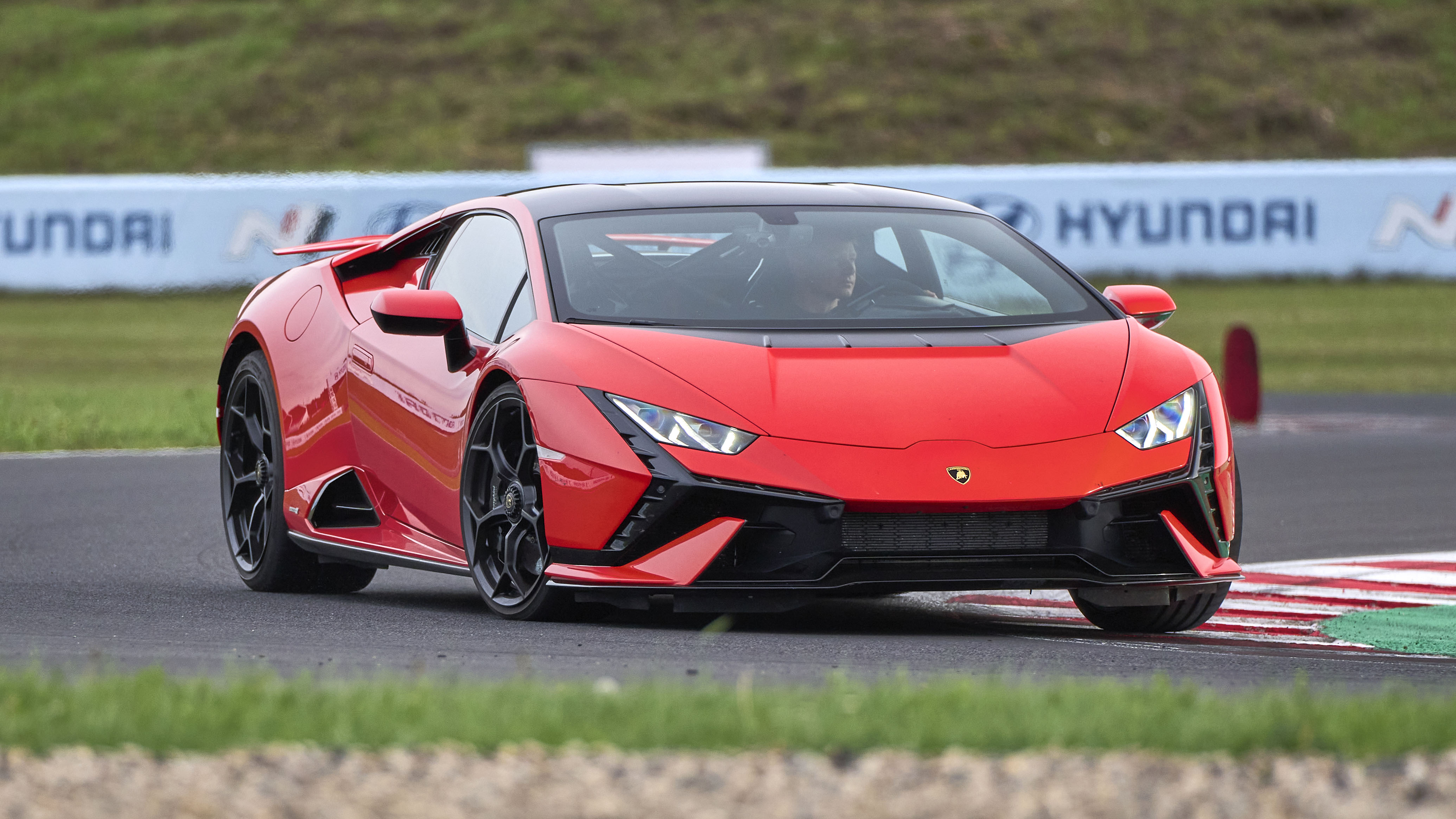 lamborghini huracan red