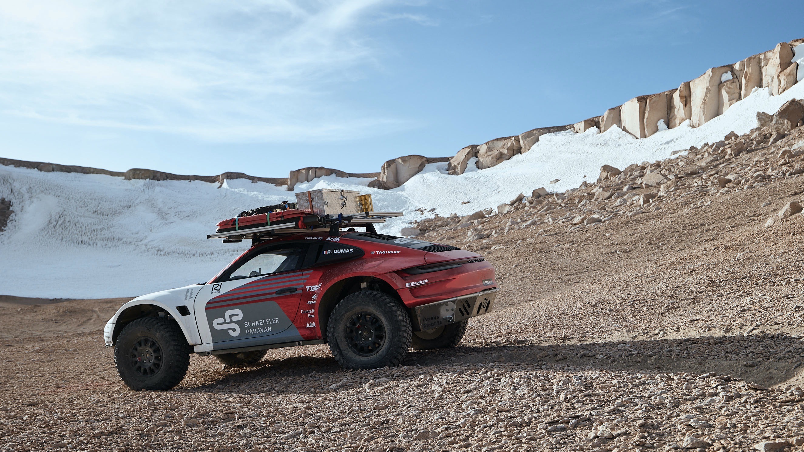 elite Låse indre Porsche has modded two 911s and sent them up the world's highest volcano | Top  Gear