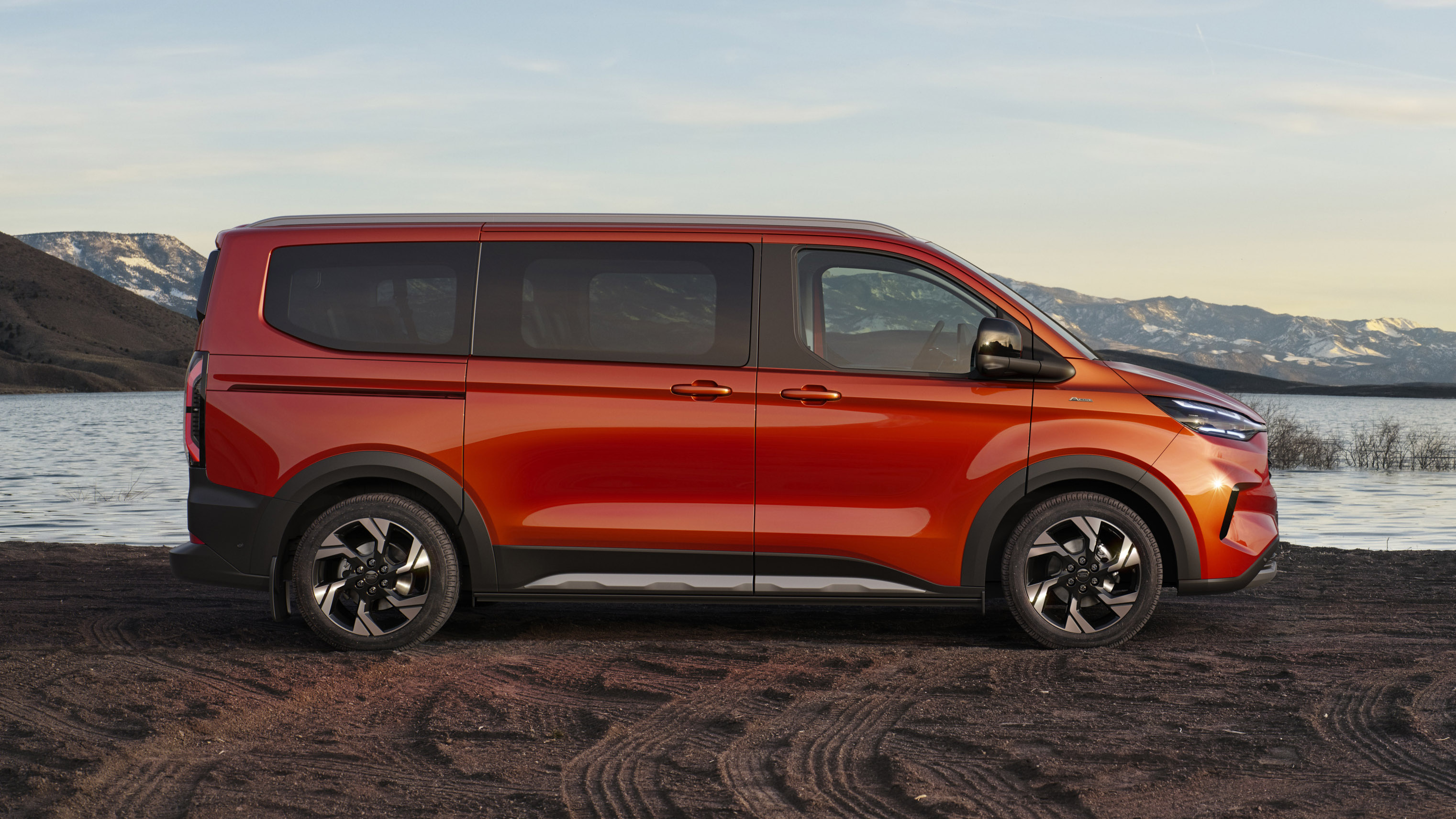 Ford tourneo custom 2024. Ford Tourneo Custom 2023. Форд Торнео кастом 2022. Новый Форд Торнео кастом. Ford Custom 2023.