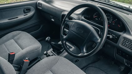 (2003)  KIA SPORTAGE  vs  KIA SPORTAGE (2022)