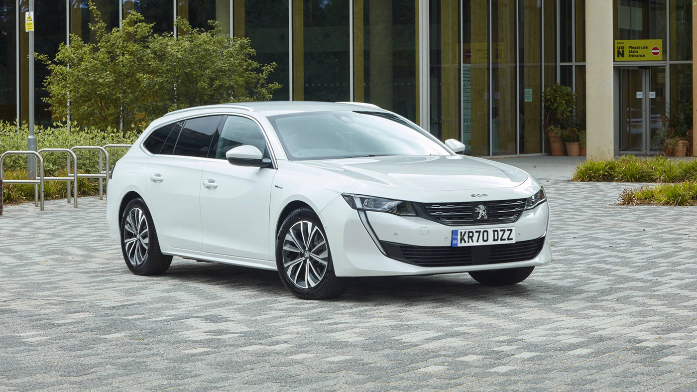Peugeot 508 estate static front three quarters