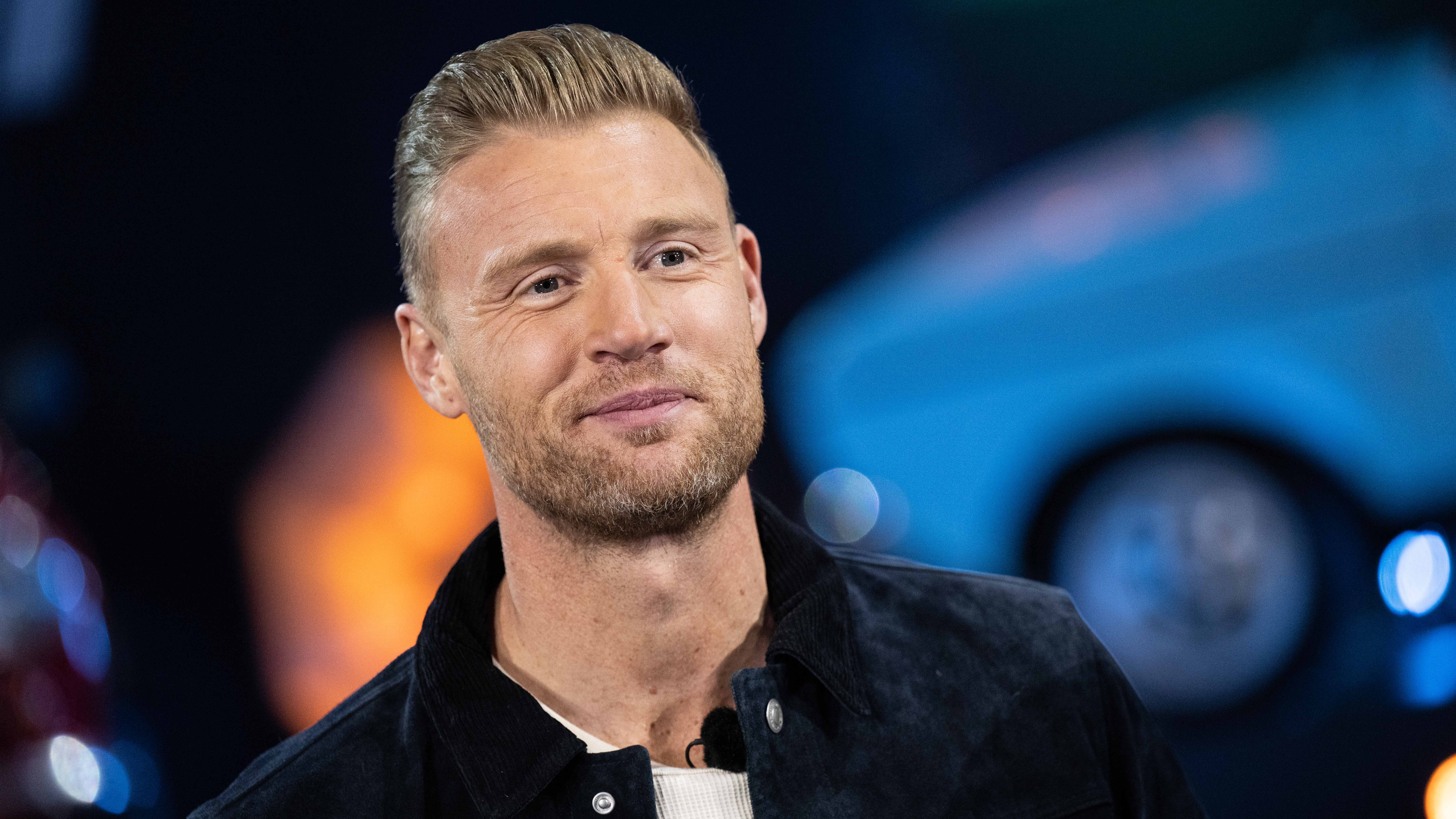 maskine udendørs Encyclopedia Freddie Flintoff is recovering in hospital after an accident at the Top Gear  test track | Top Gear