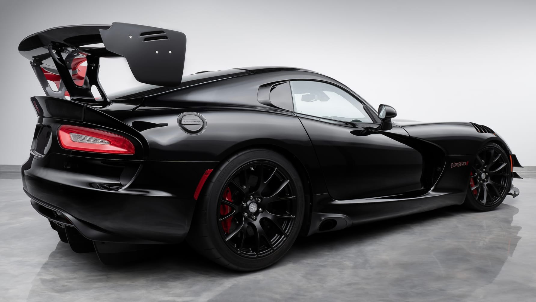 Dodge Viper Rpm One of the last Dodge Vipers ever is up for sale | Top Gear