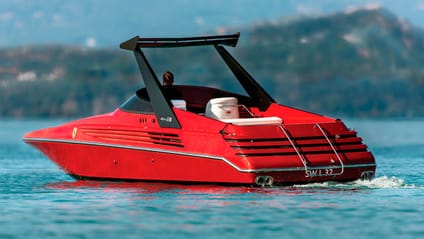 Riva Ferrari 32