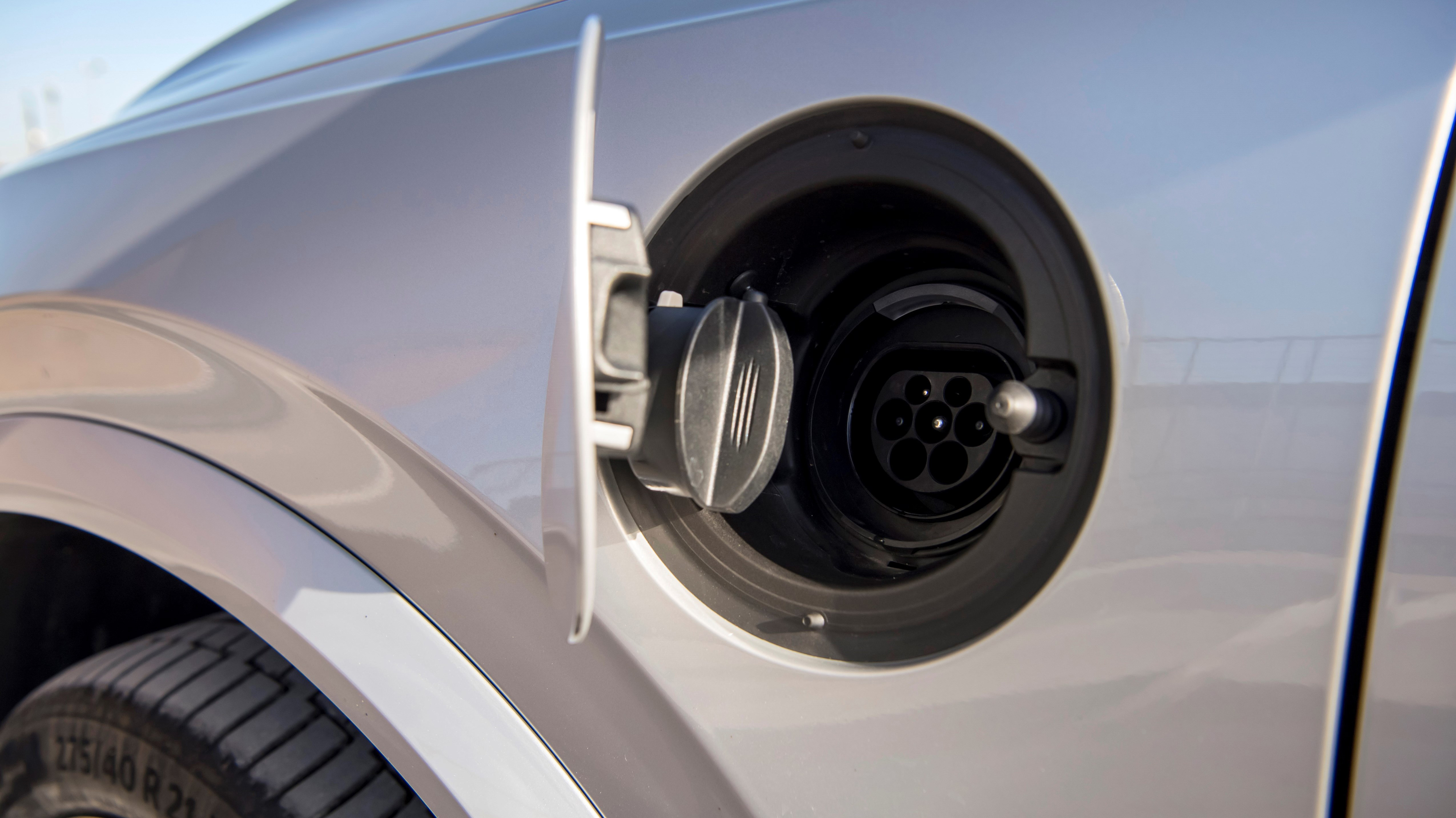 Cổng sạc Volvo XC90