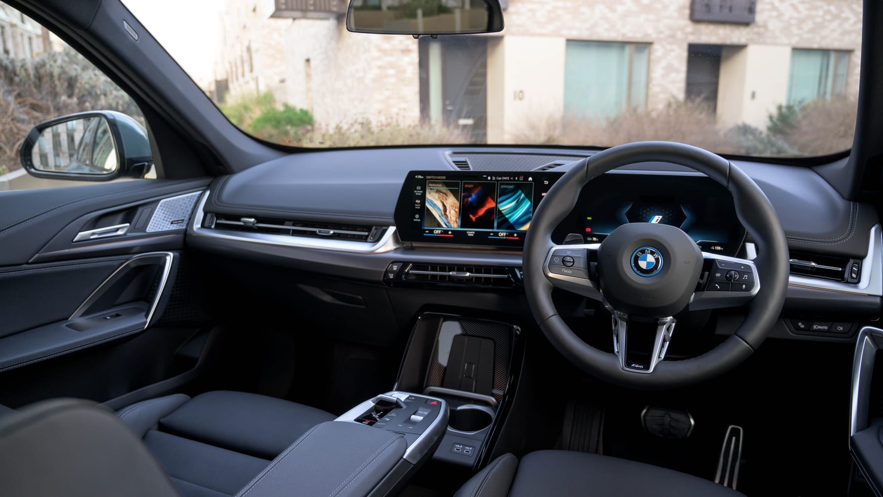 P90496599_highRes_bmw-ix1-xdrive30-m-s.jpg