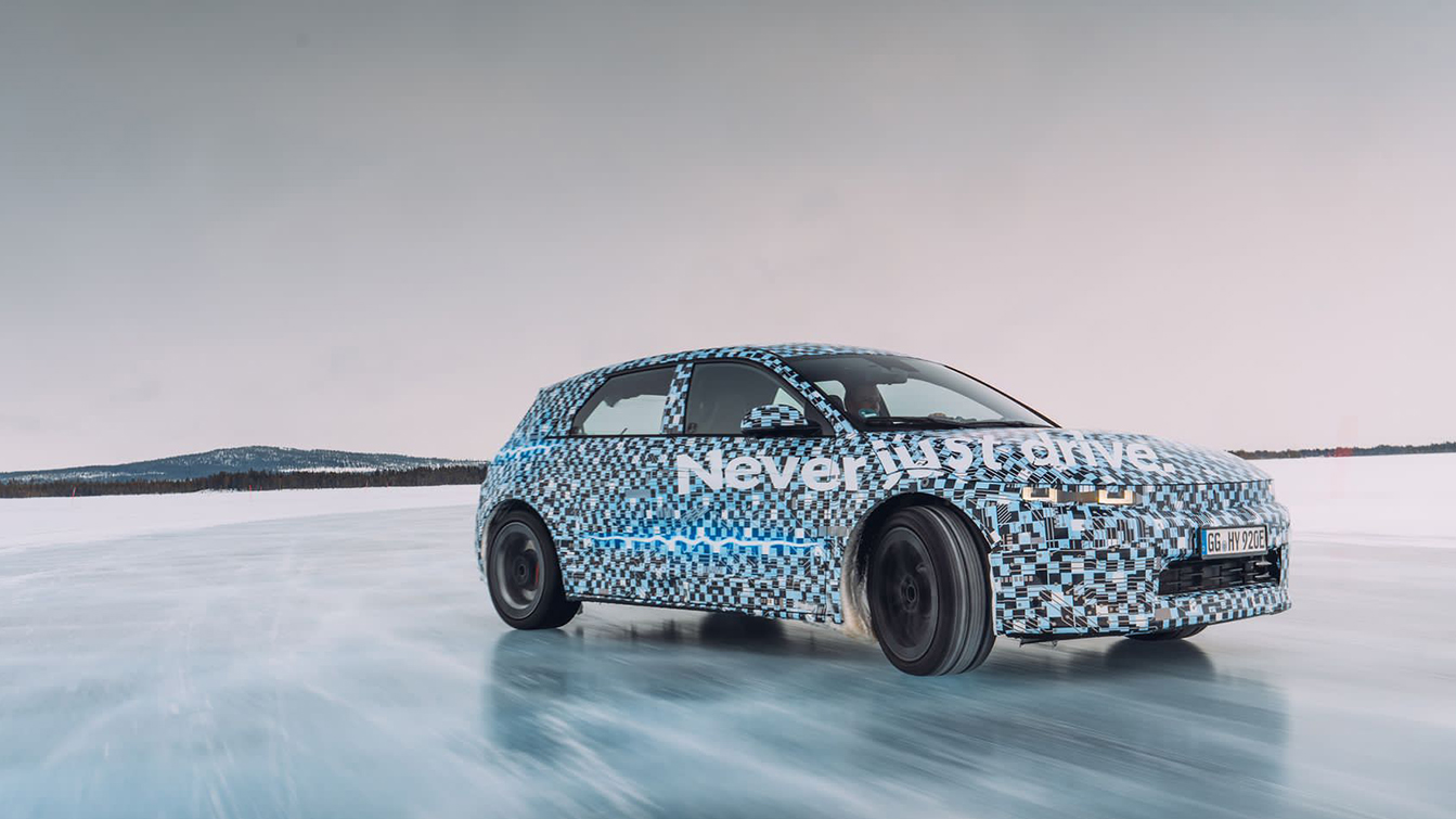 Drifting on a Frozen Lake Bed Looks Ridiculously Fun