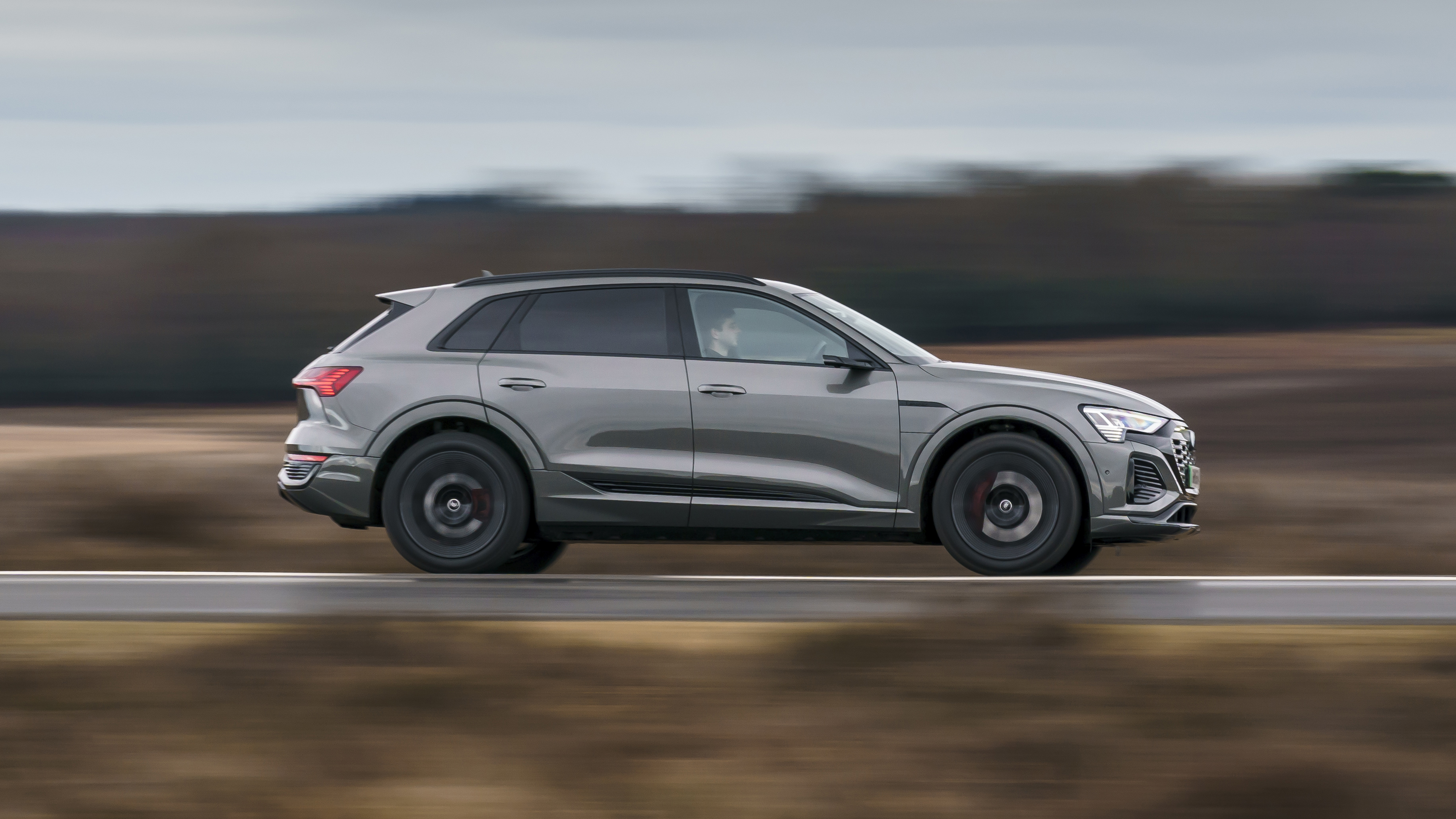 Audi Q8 e-tron profile