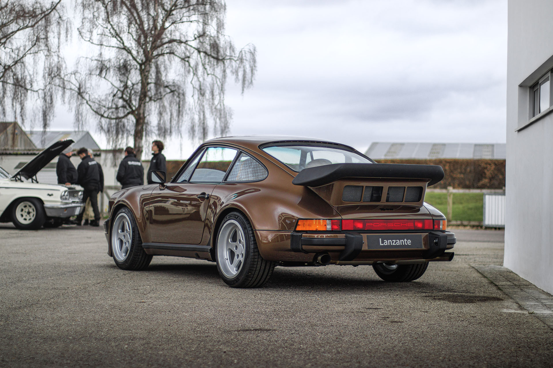 This is a modified Porsche 911 powered by Niki Lauda s actual 1985 F1 engine Top Gear