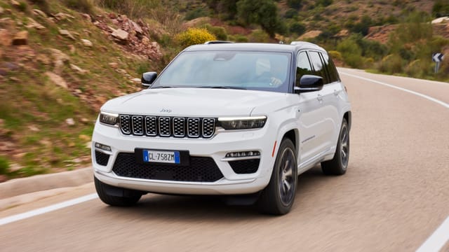 Jeep Grand Cherokee 4xe front