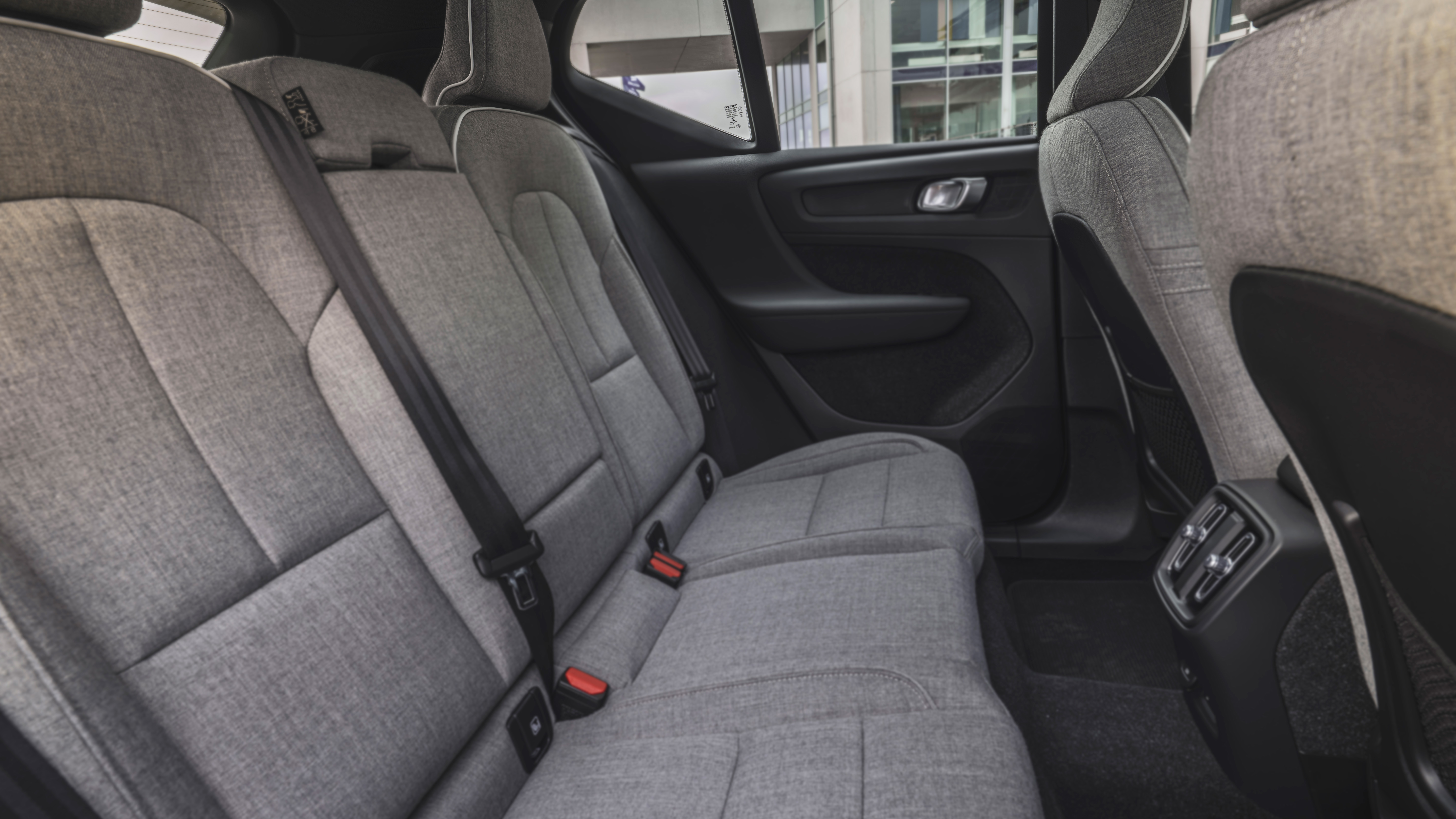Volvo xc40 rear seat cover discount