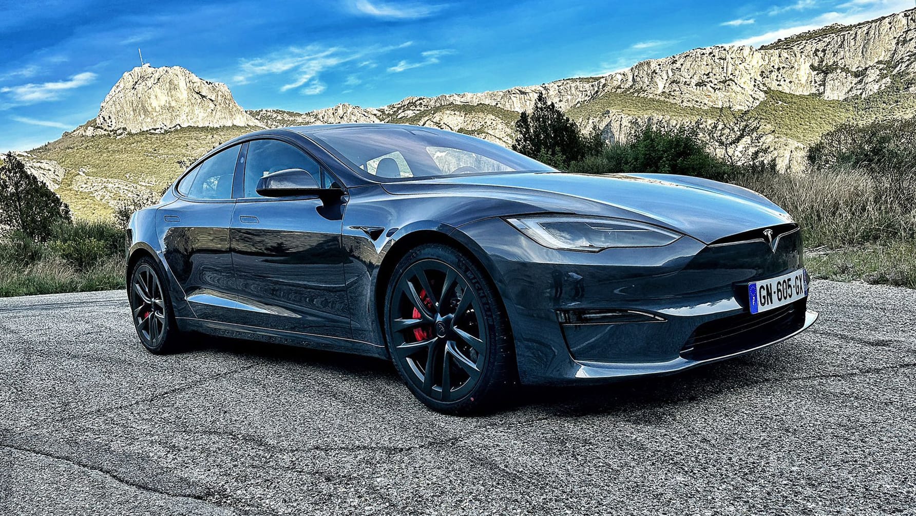 Tesla Model S Plaid Track Package review: many upgrades for Chiron ...