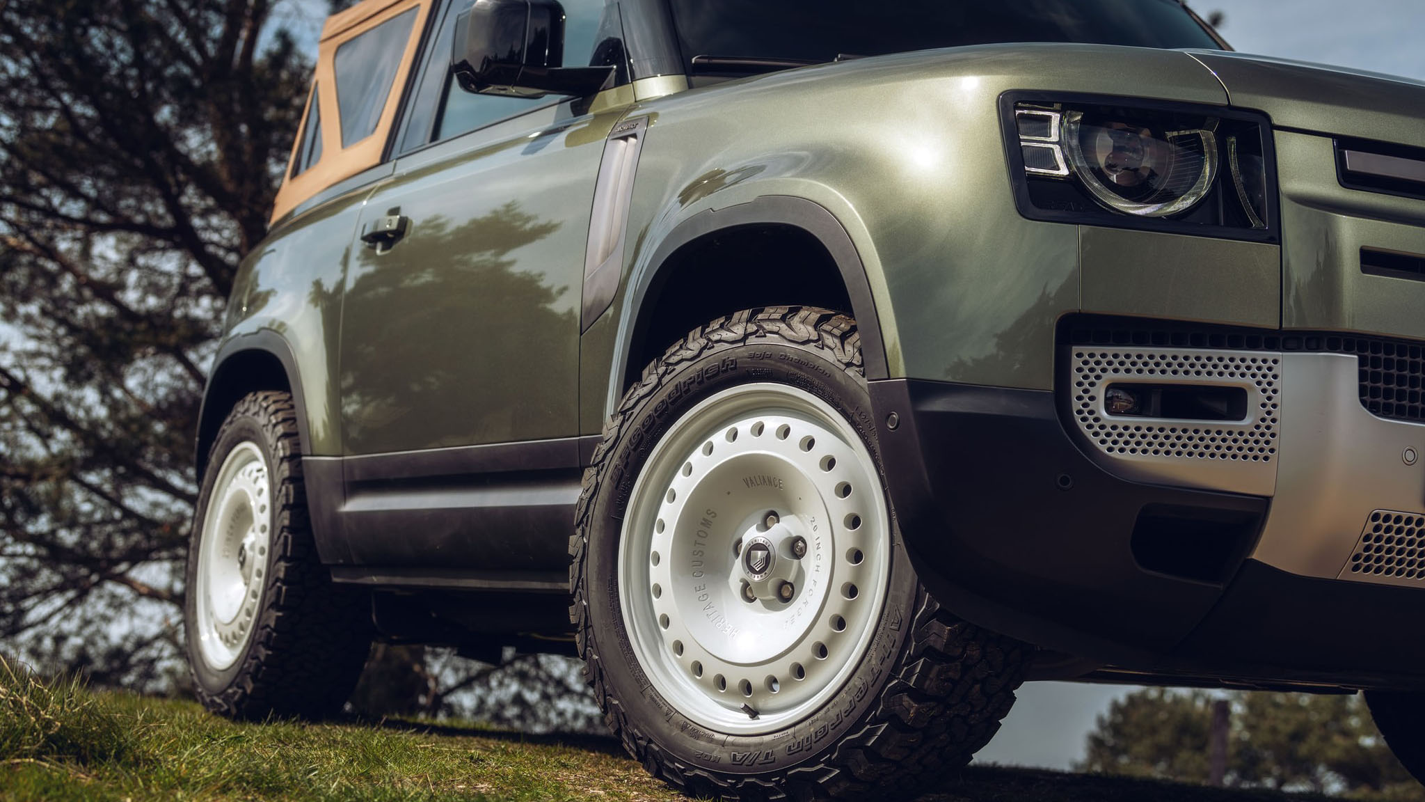 A Dutch modifier has built a Land Rover Defender 90 convertible ...