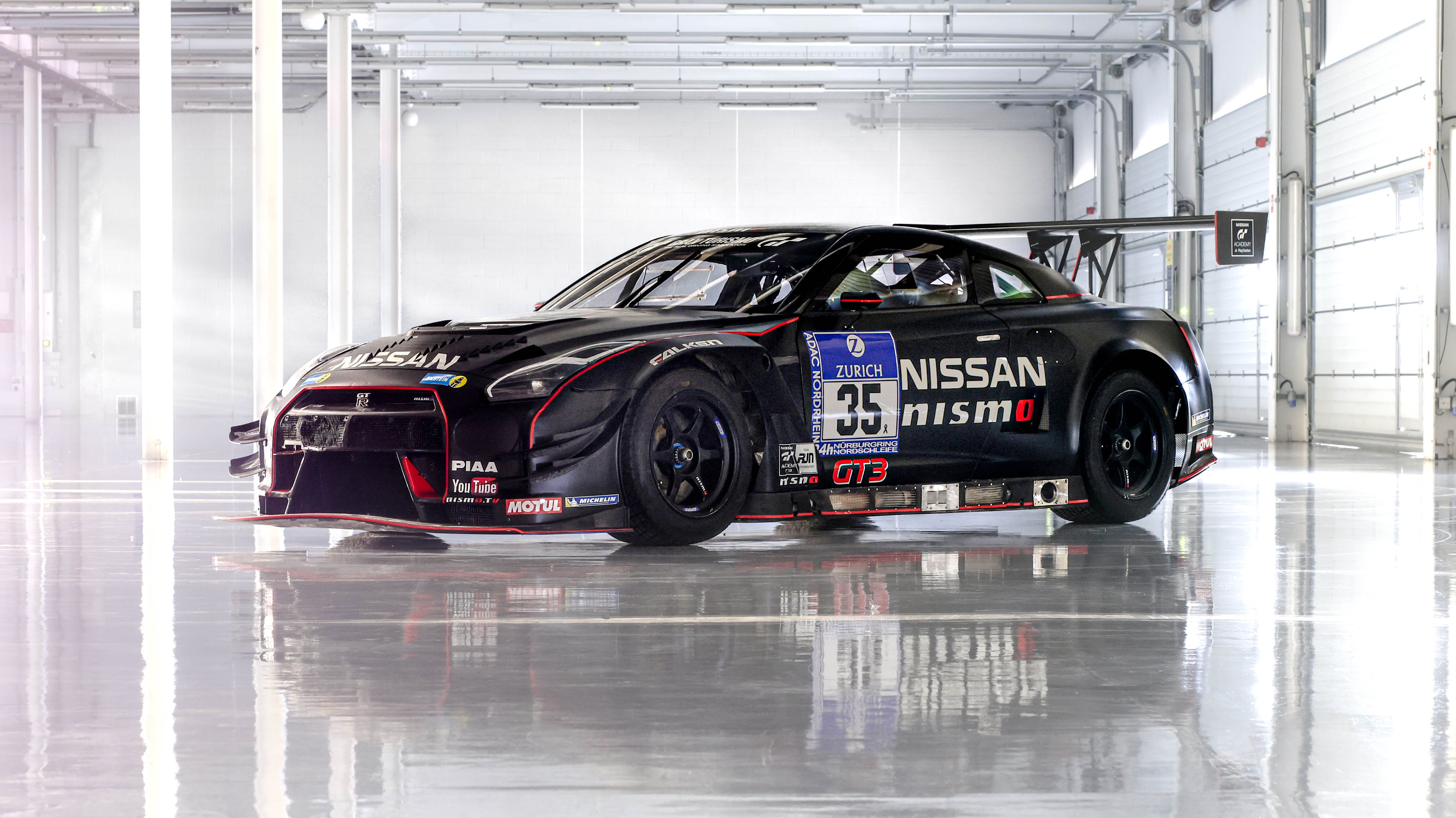 Nissan Sports Cars & Gran Turismo 5 - GT Academy