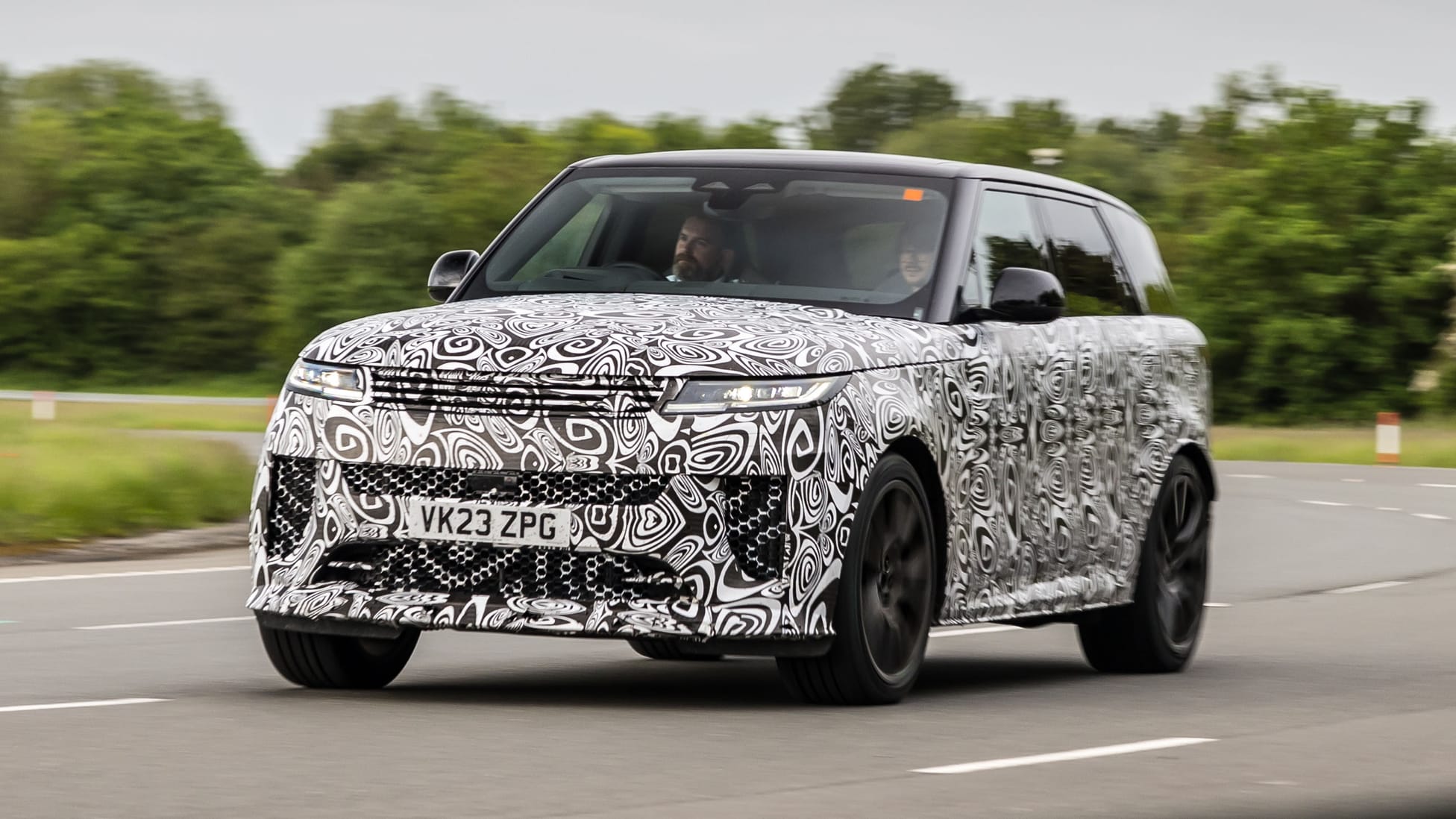 Bellowing V8 meets flat cornering: a ride in the 626bhp Range Rover ...