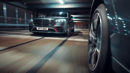 Battle of the barges: BMW i7 vs Mercedes-Benz S-Class | Top Gear