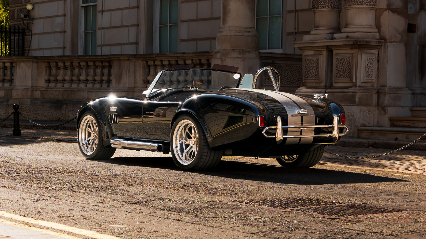 AC Cars Builds a Modern Cobra With Coyote V-8 Power