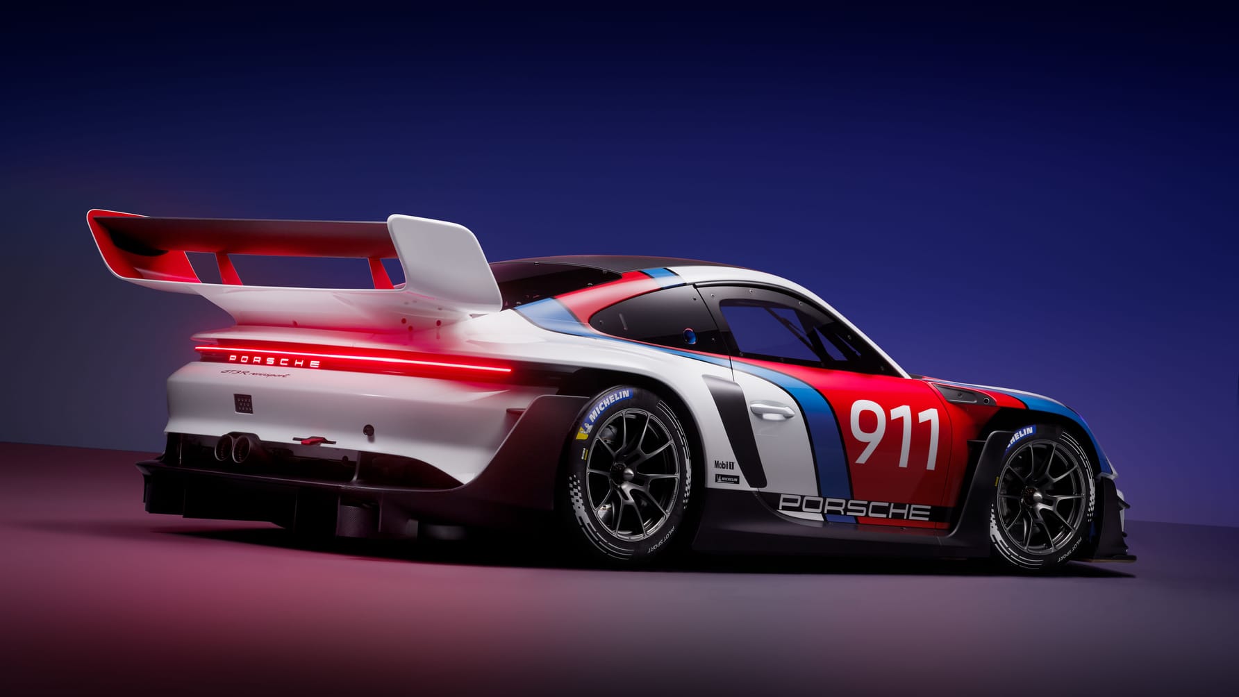 Porsche präsentiert den neuen 911 GT3 R Rennsport an der Rennsport Reunion