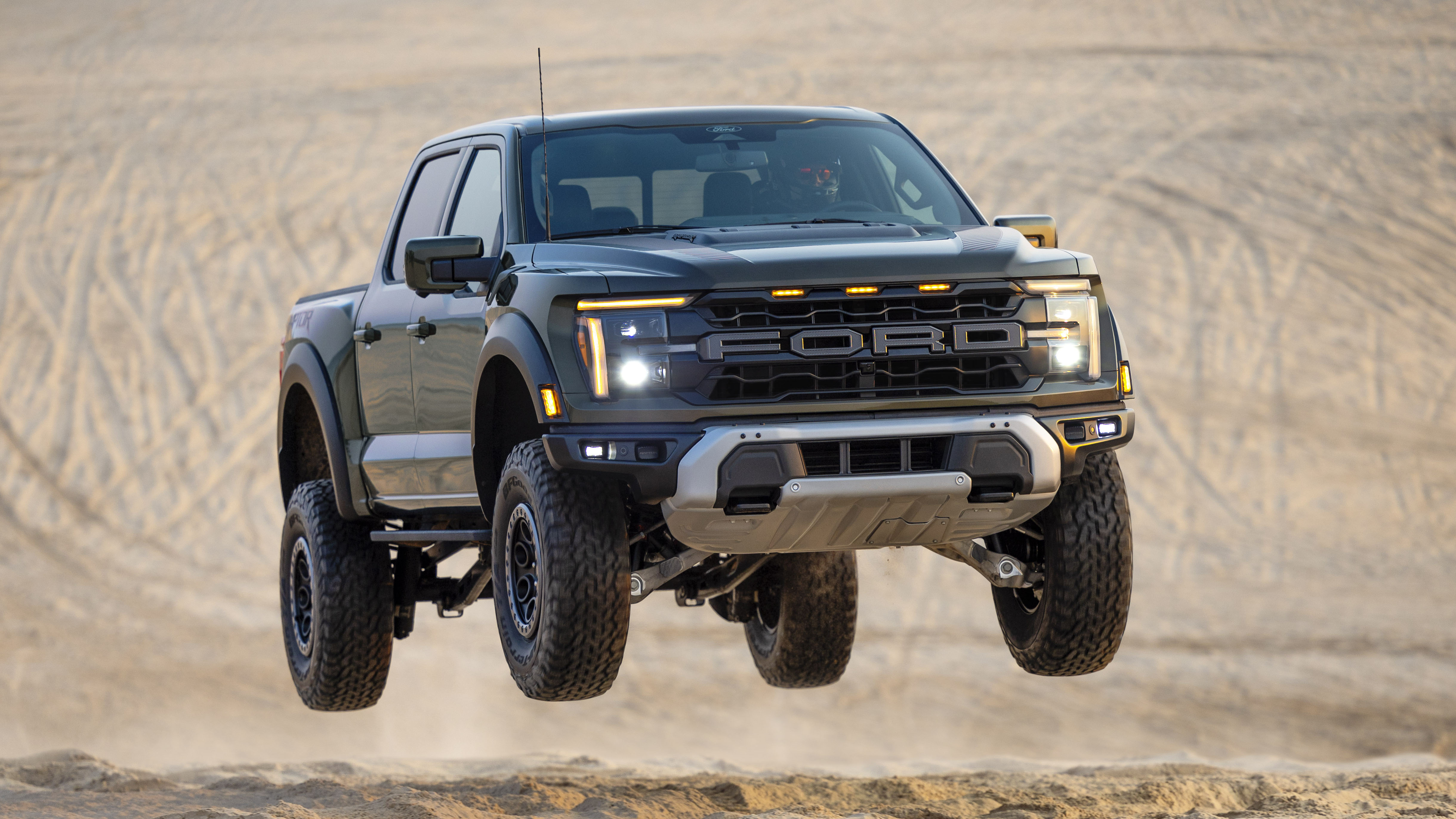 Ford F-150 gets a fancy new tailgate and more standard tech