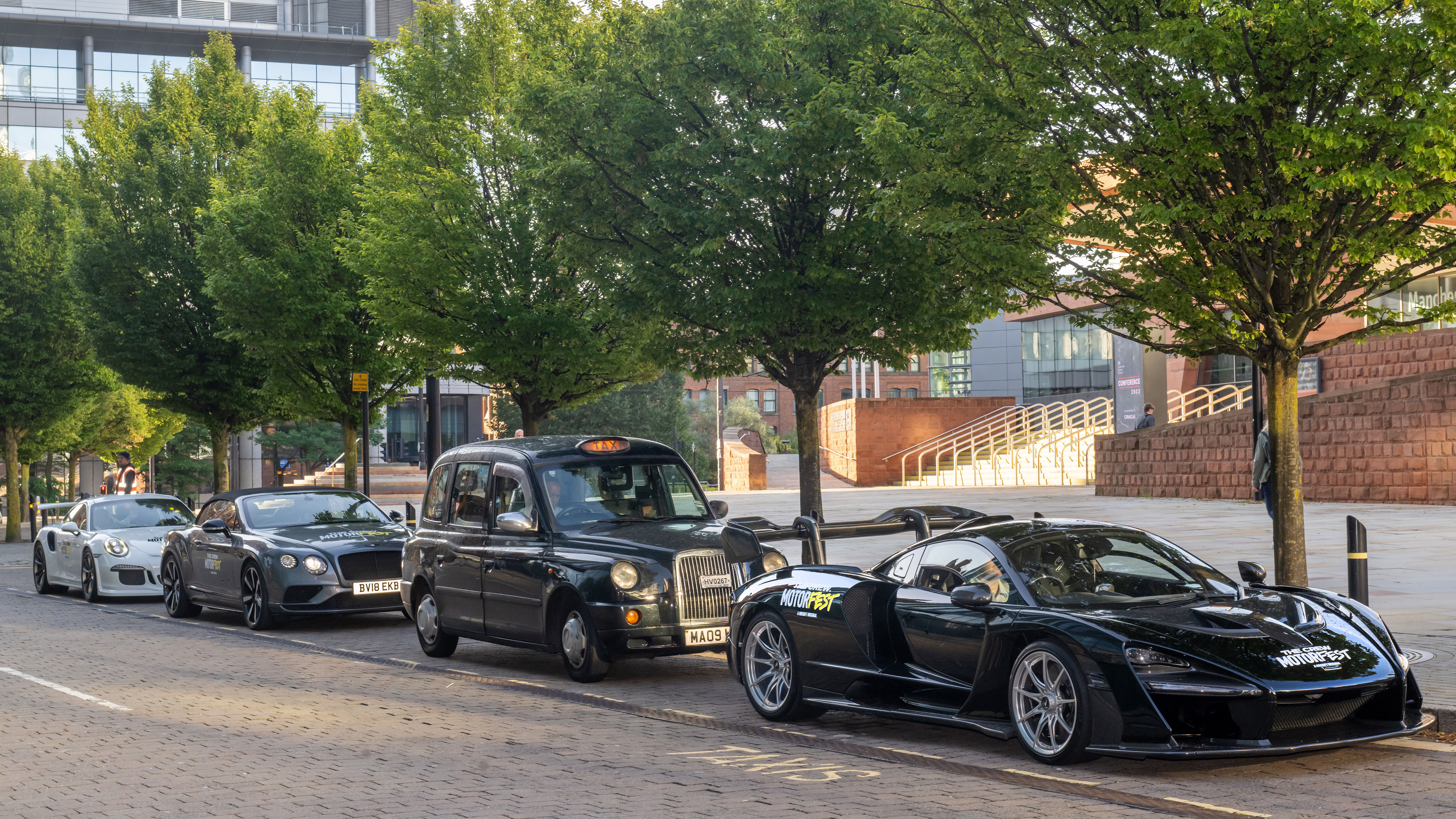 Hypercars in London and Manchester taxi ranks: The Crew Motorfest